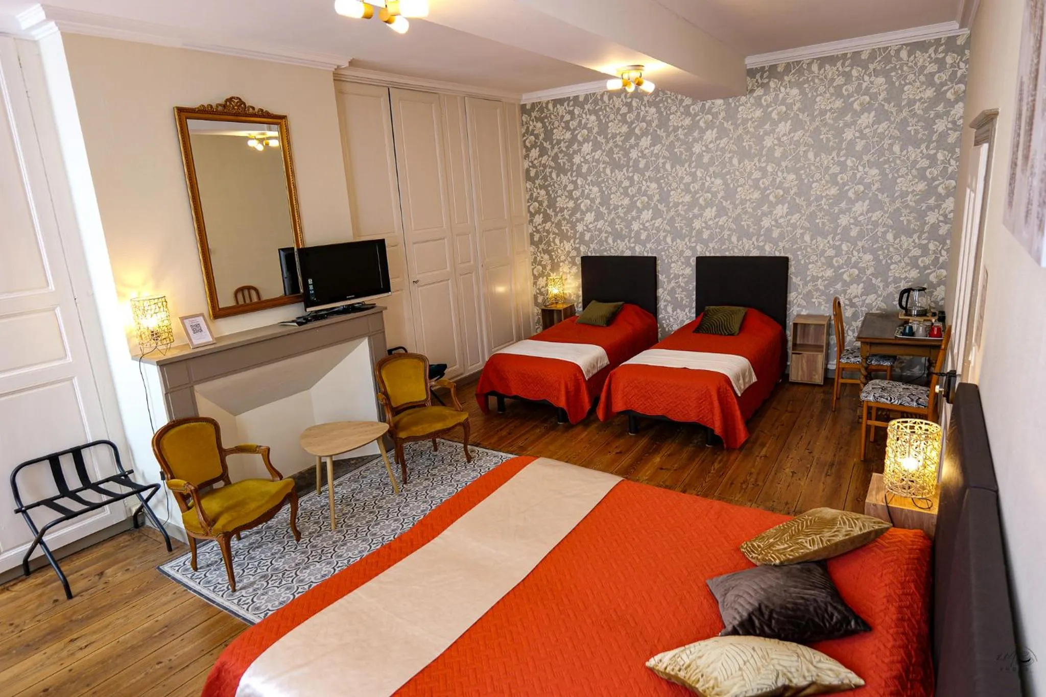 Bed in La Maison DUFFOUR chambres d'hôtes avec Petit Déjeuner