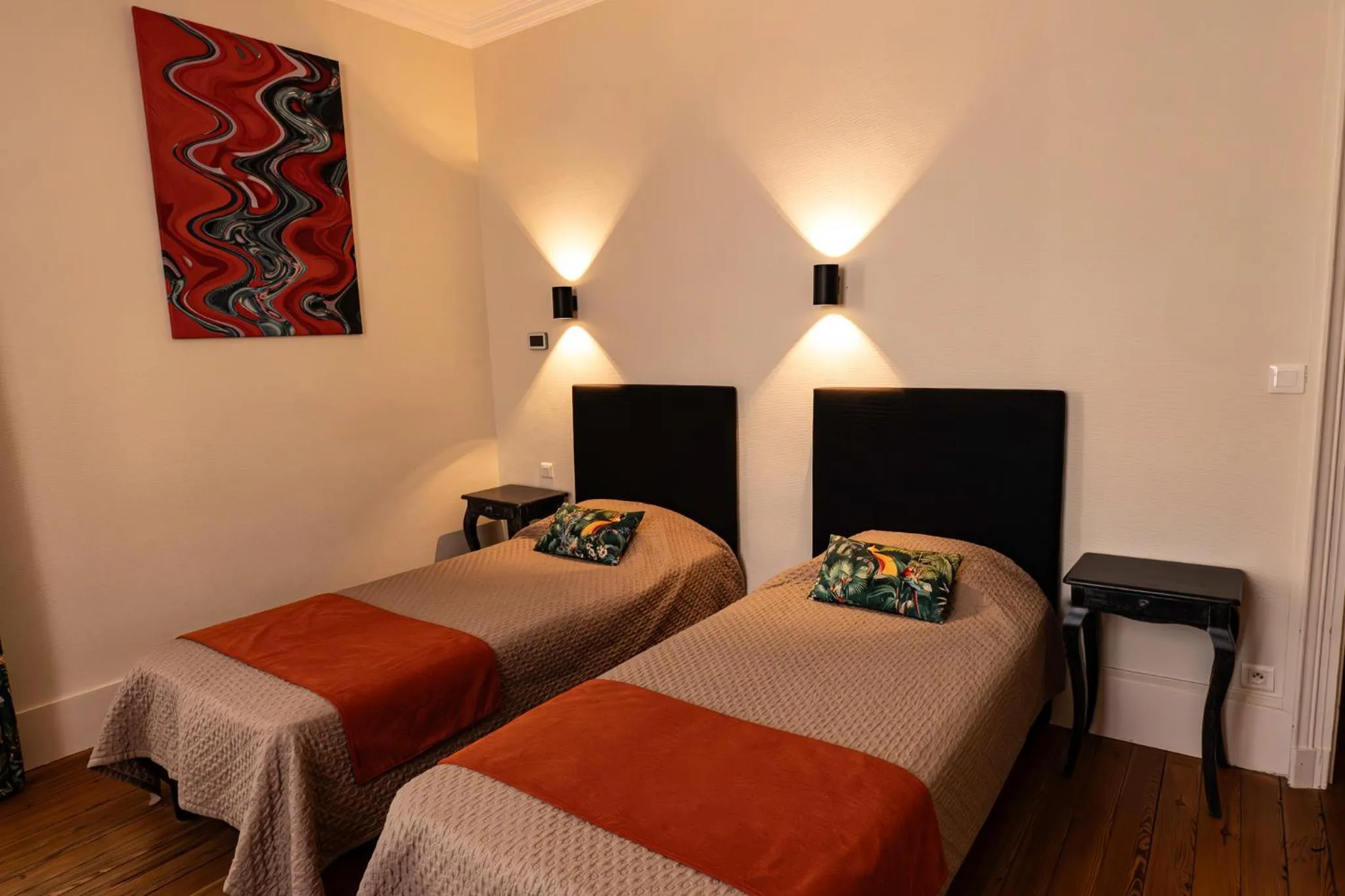 Bed in La Maison DUFFOUR chambres d'hôtes avec Petit Déjeuner