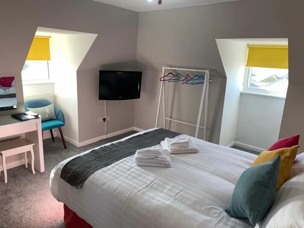 Bed in The Greenwich Rooms - Burger & Bird Bar & Restaurant