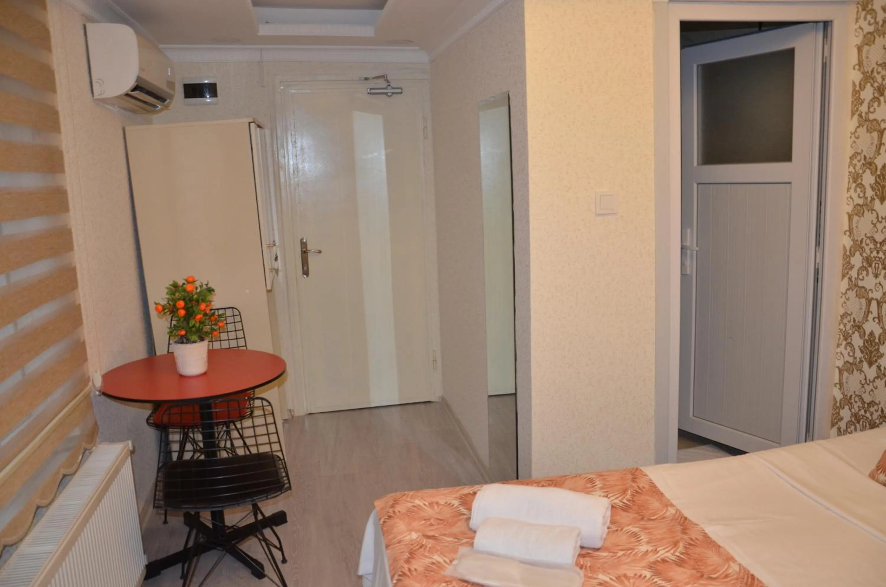 Seating area, Bed in SULTANAHMET ıŞIL HOTEL