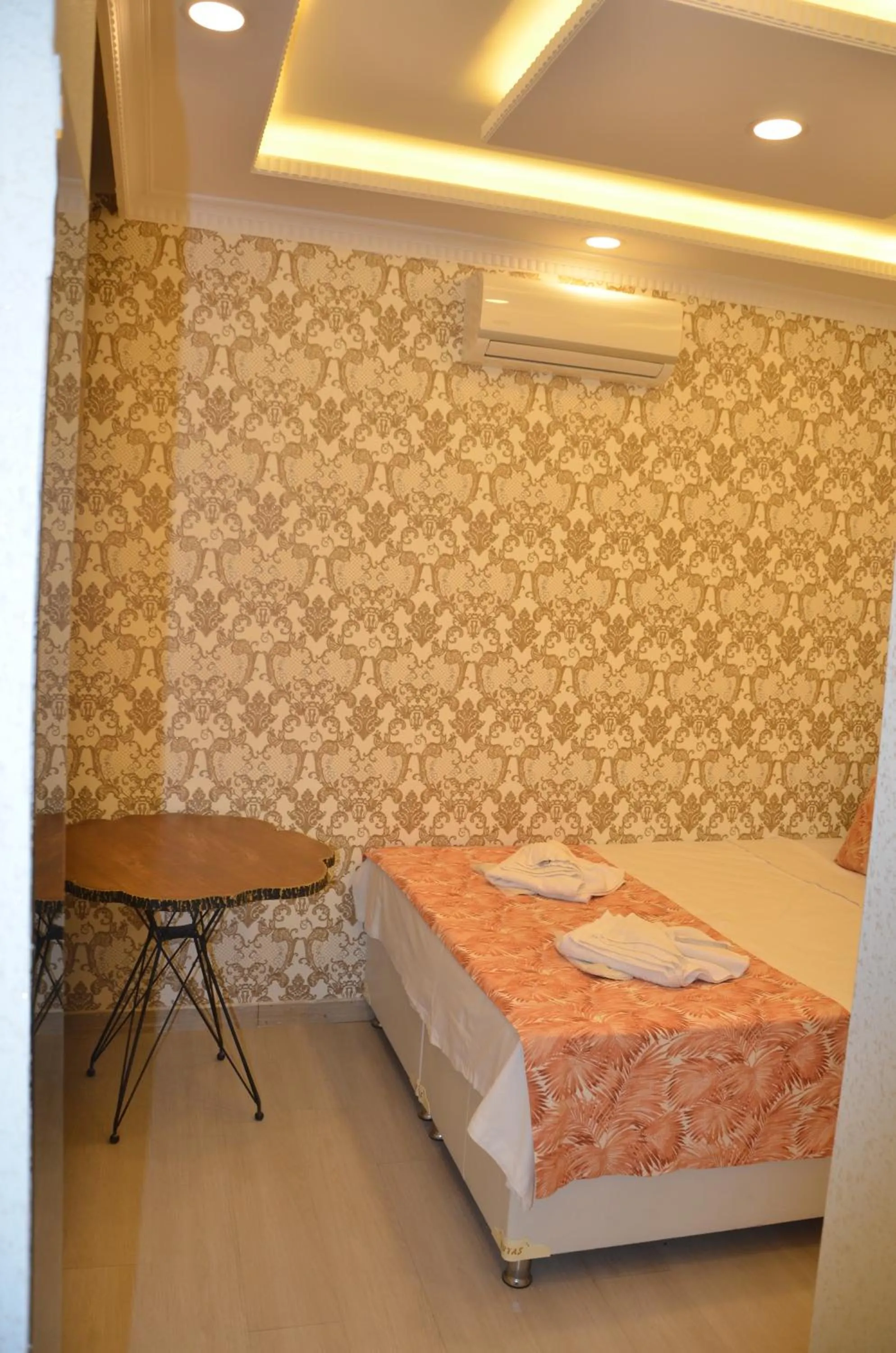 Seating area, Bed in SULTANAHMET ıŞIL HOTEL