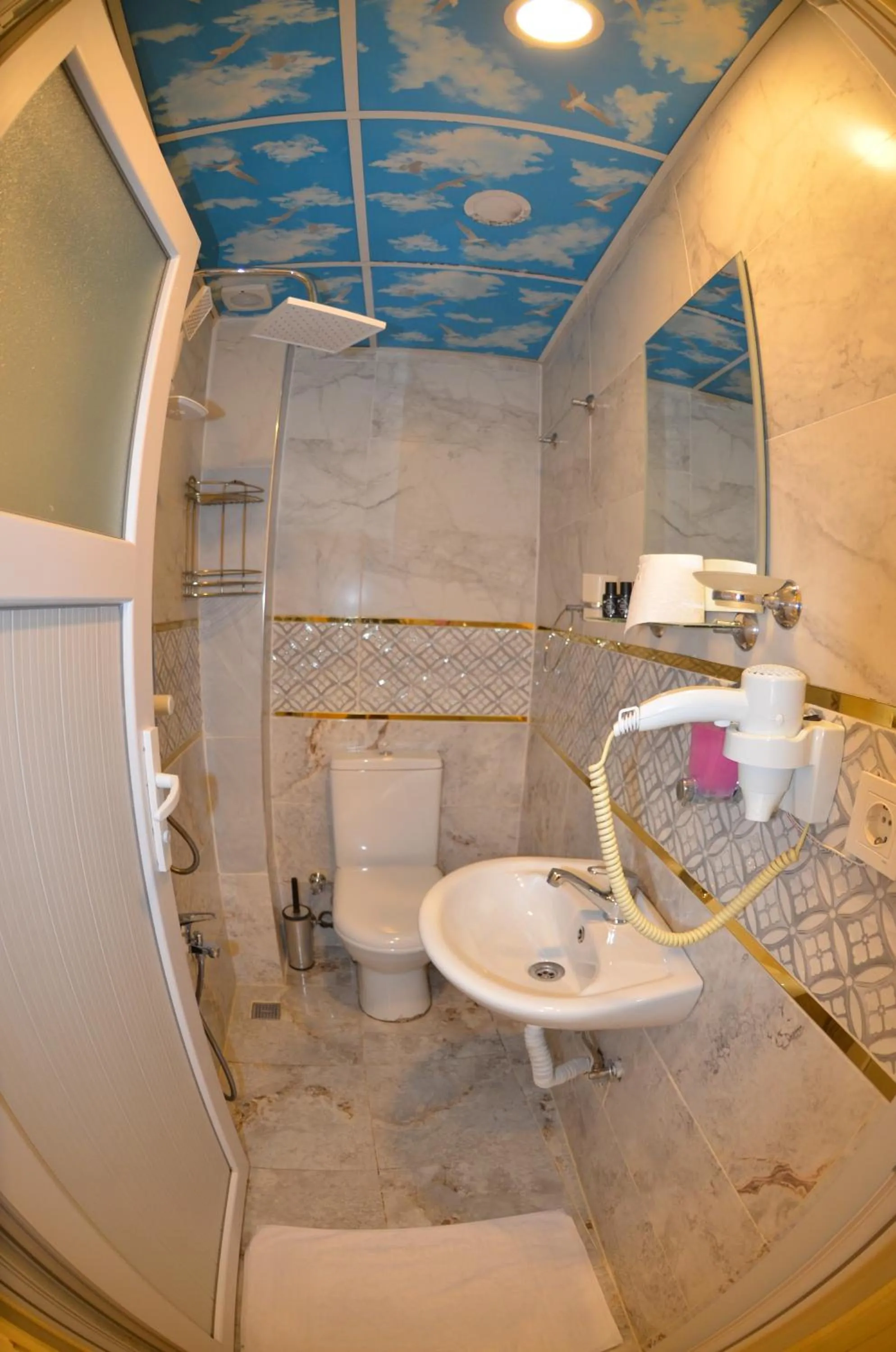 Bed, Bathroom in SULTANAHMET ıŞIL HOTEL