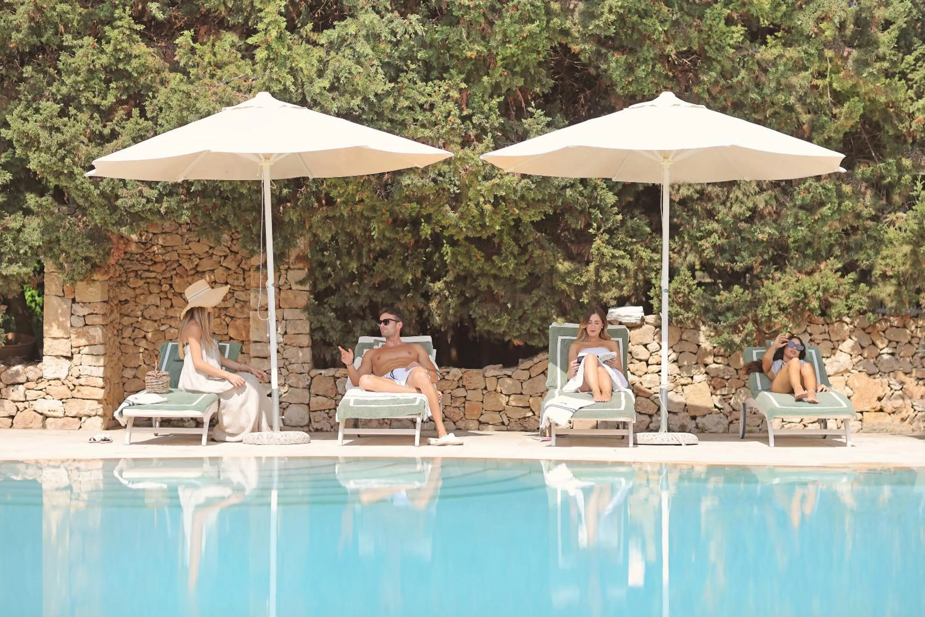 Pool view in Maison D'Enrì