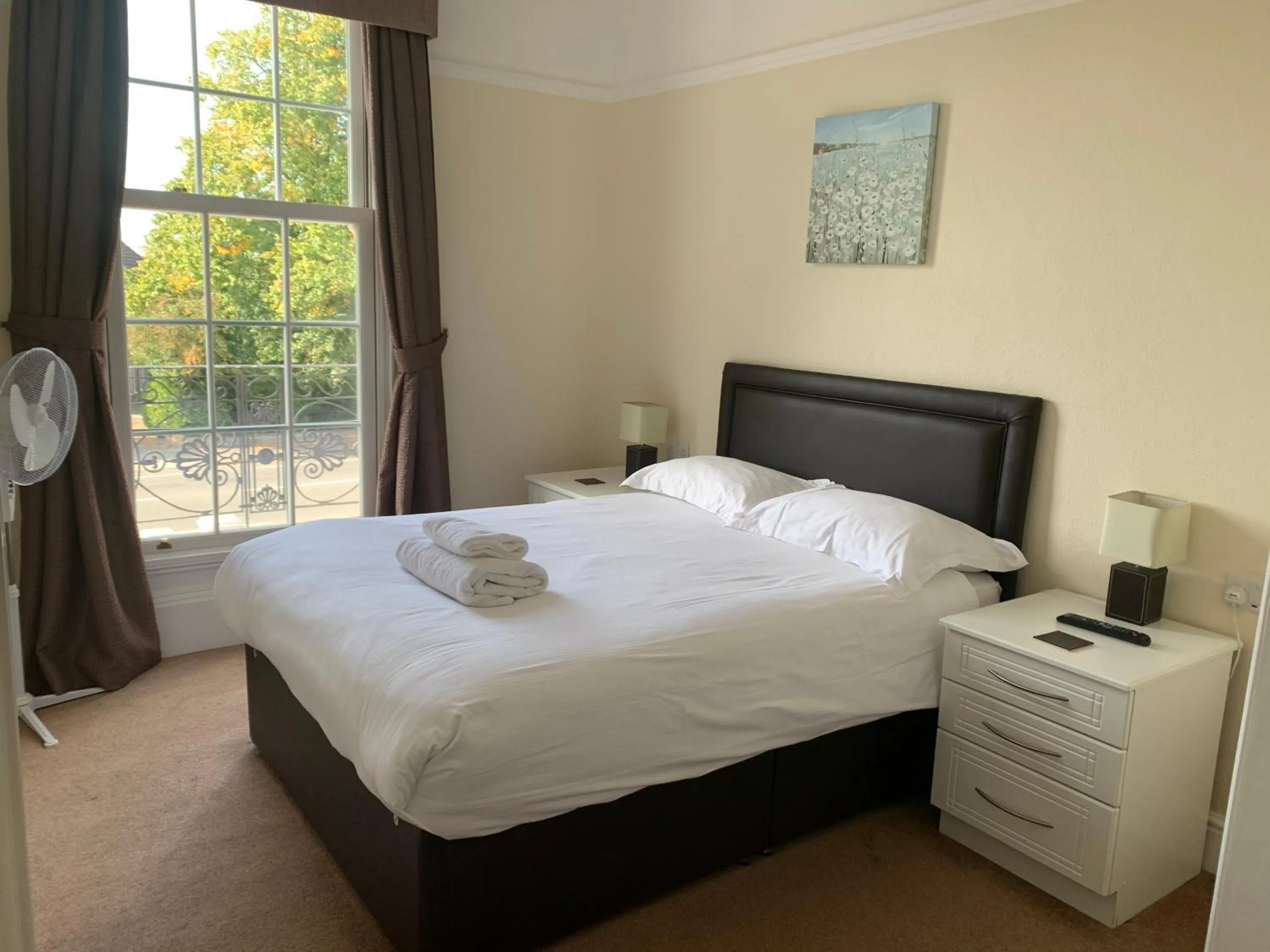 Bedroom, Bed in The Lawns Guest House