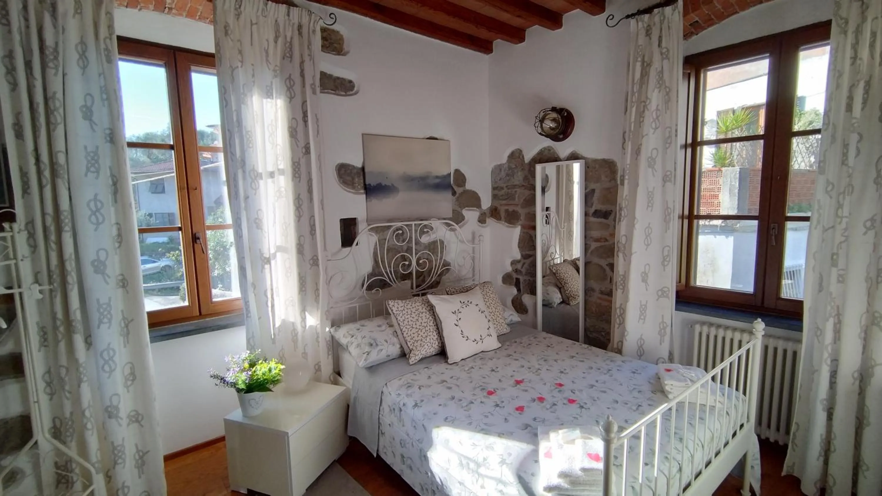 Bed in jasmine cottage