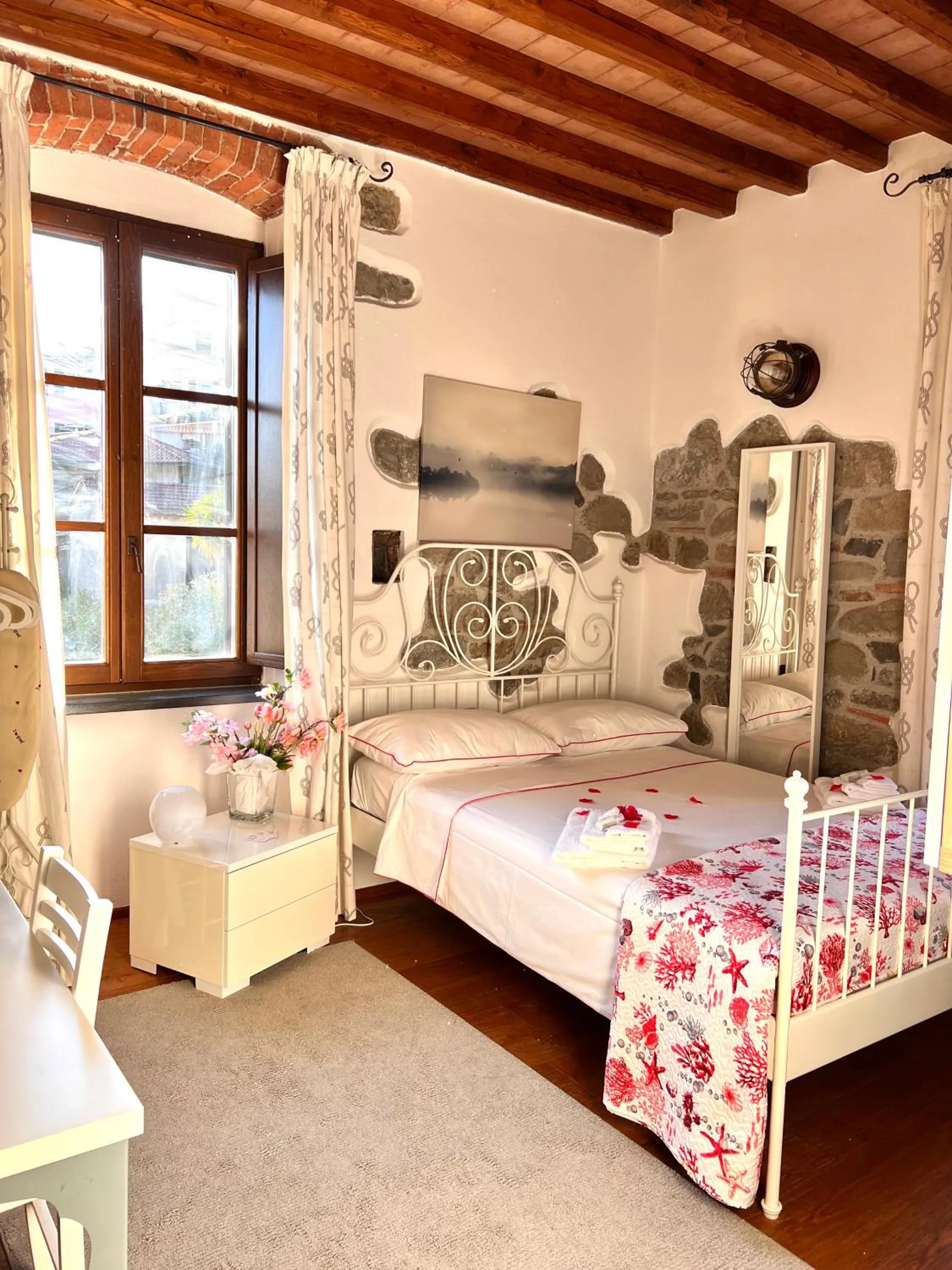 Bed in jasmine cottage