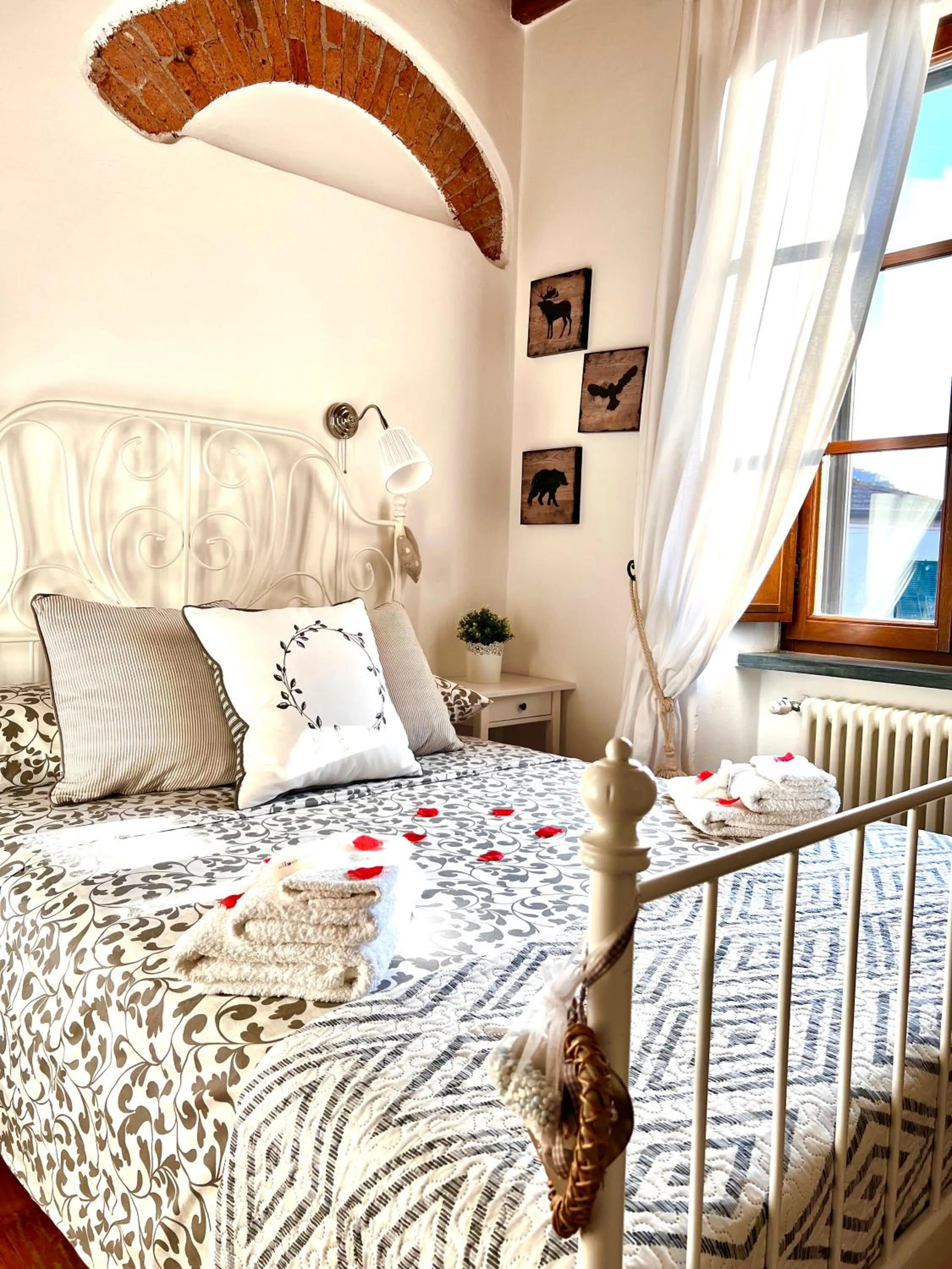 Bed in jasmine cottage