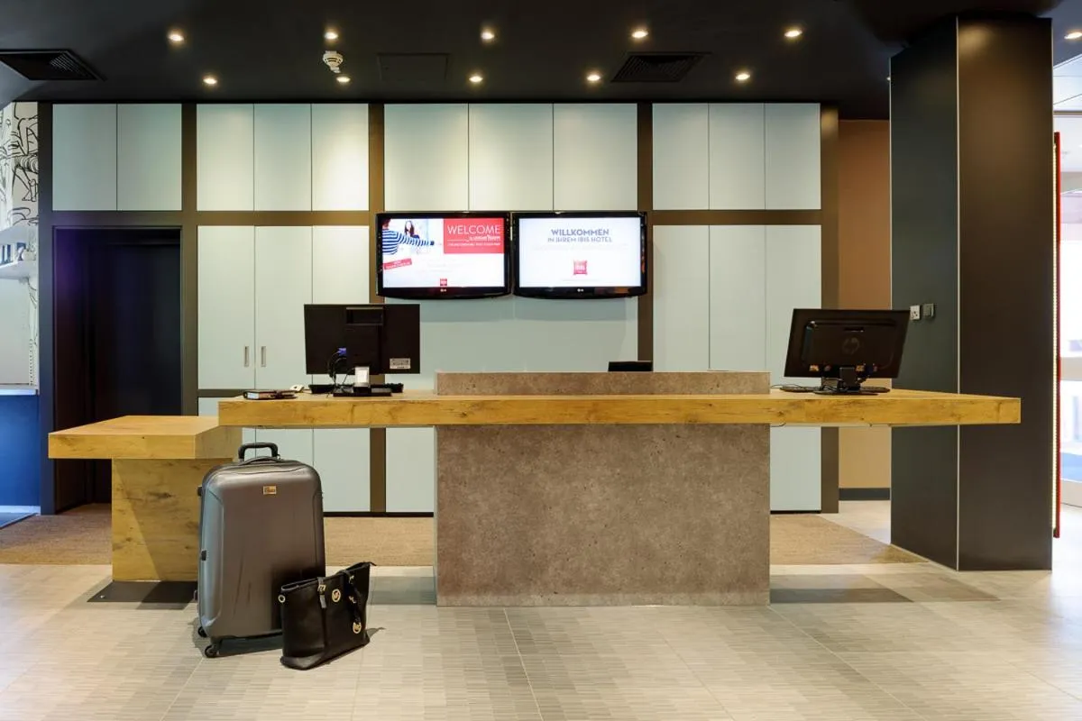 Lobby or reception in ibis Augsburg Koenigsplatz