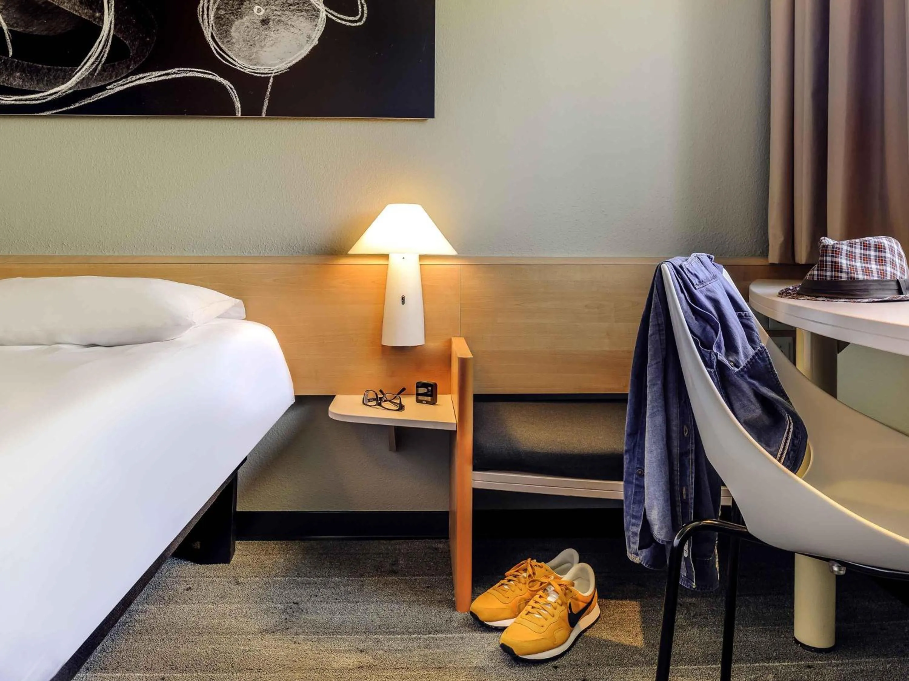 Bedroom, Bed in ibis Augsburg Koenigsplatz