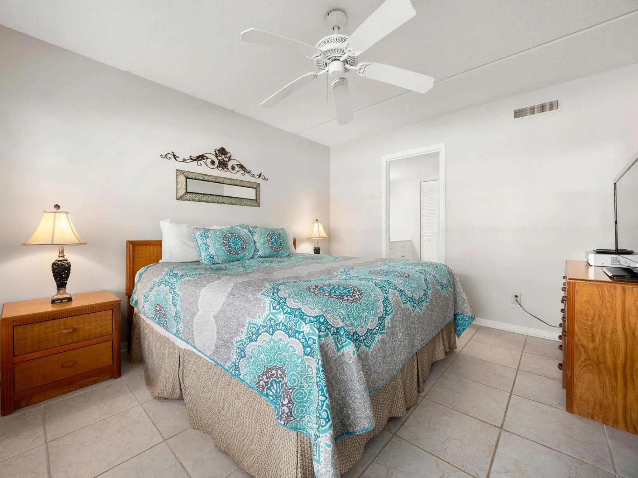 Bedroom, Bed in Sea Place 14158