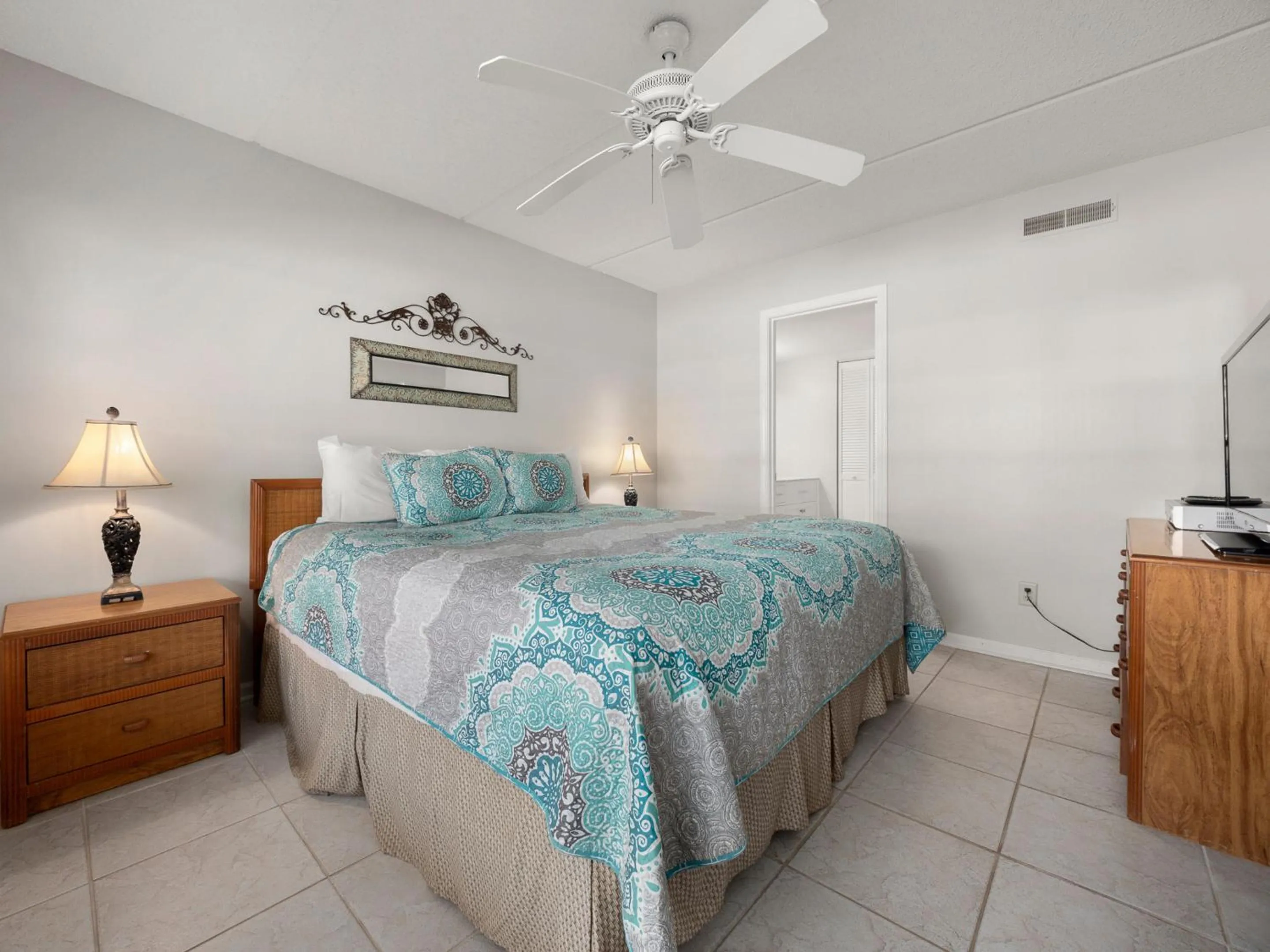 Bed in Sea Place 14158