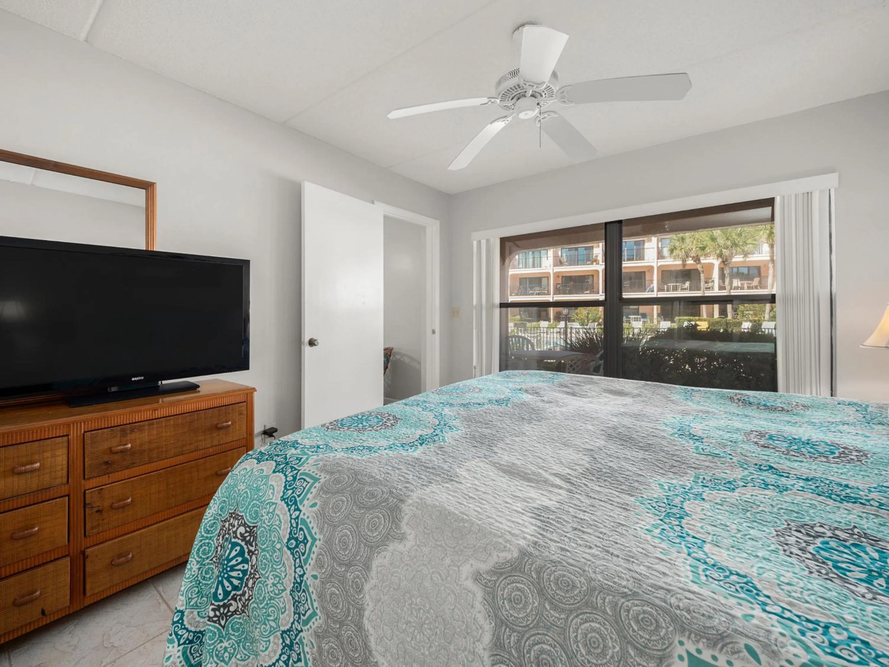 Bed in Sea Place 14158