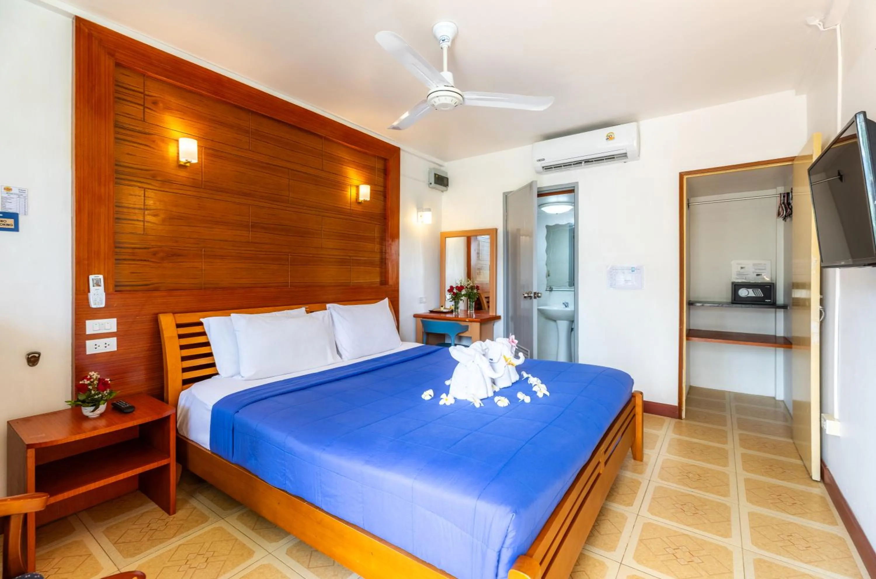 Bed in The Expat Hotel Patong