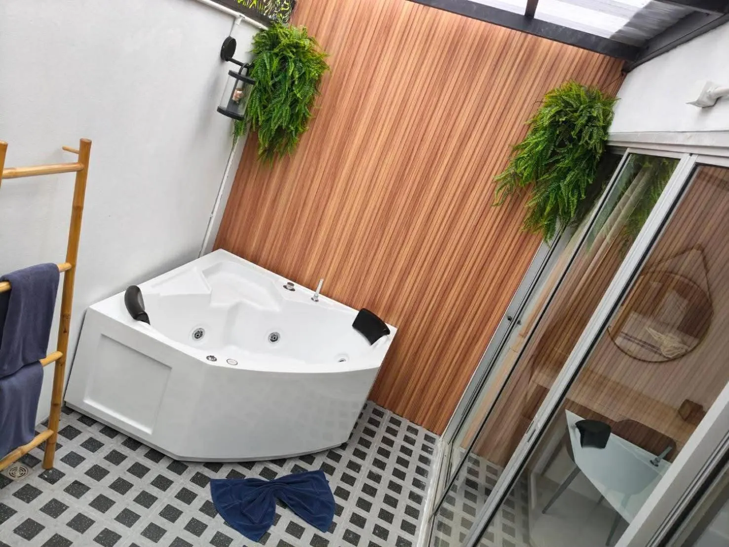 Hot Tub in The Nest Resort Patong