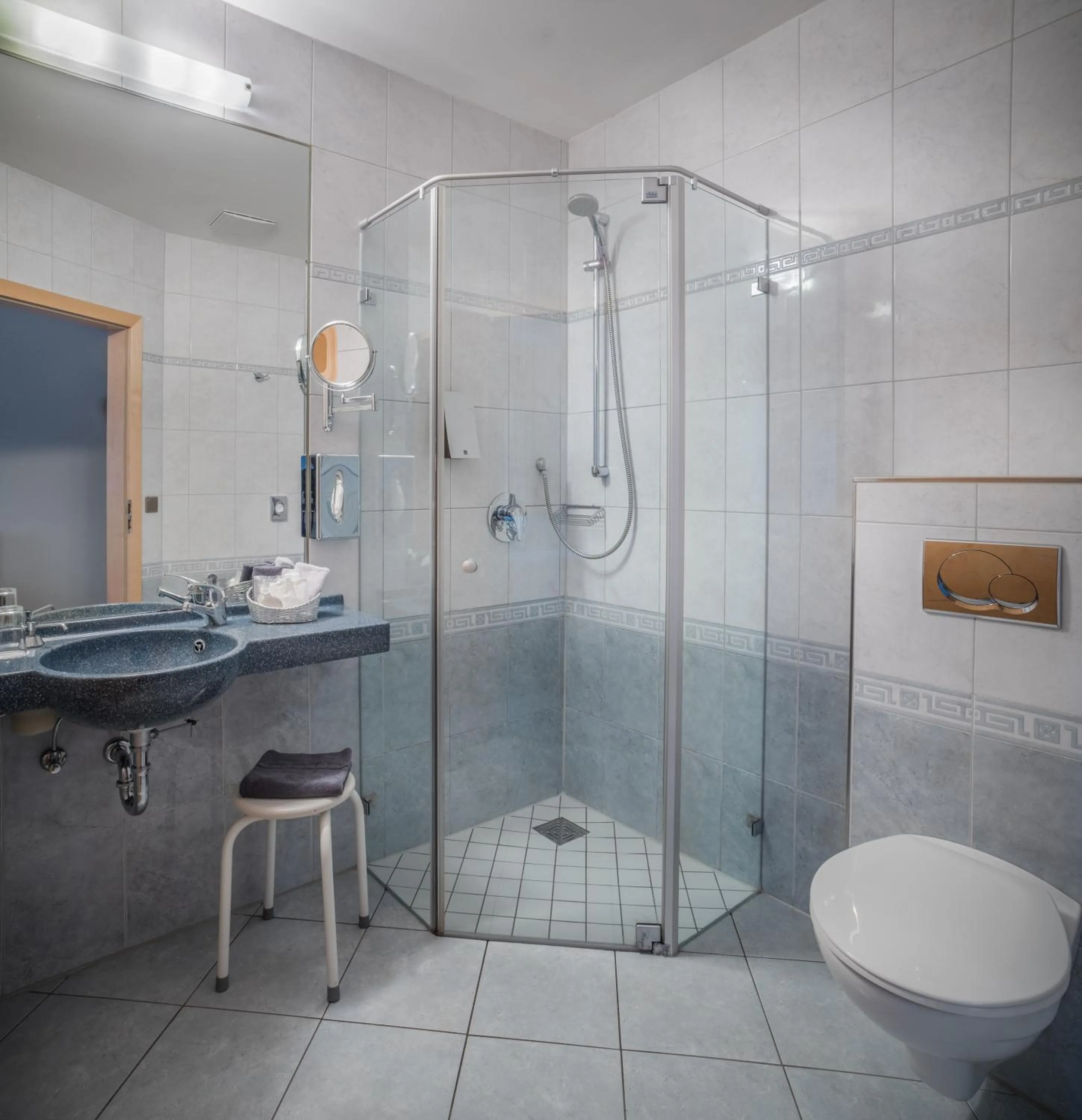 Shower in Hotel Atrium Garni