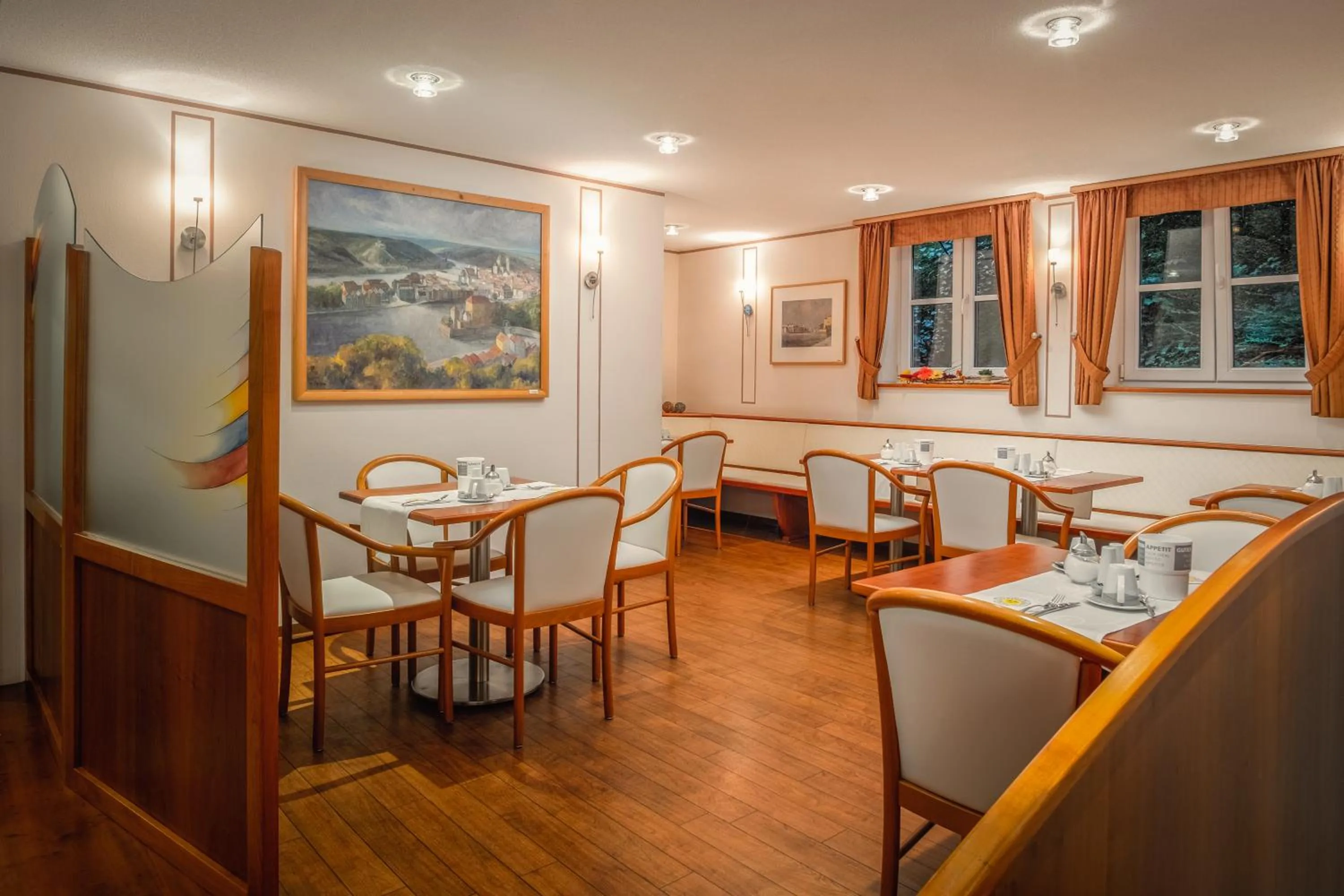 Restaurant/places to eat in Hotel Atrium Garni