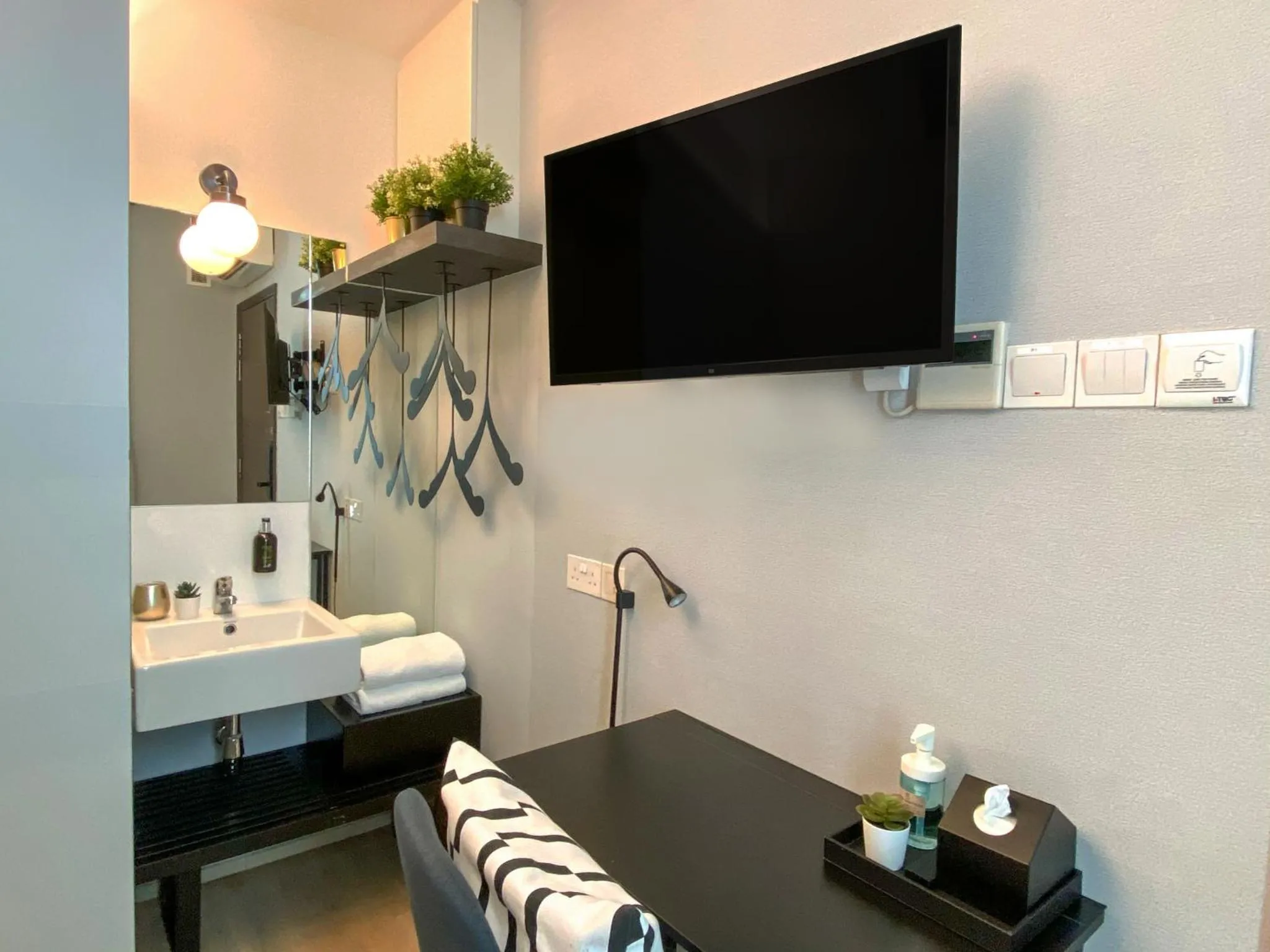 TV and multimedia in ST Signature Bugis Beach, SHORT OVERNIGHT, 8 Hours, 11PM-7AM