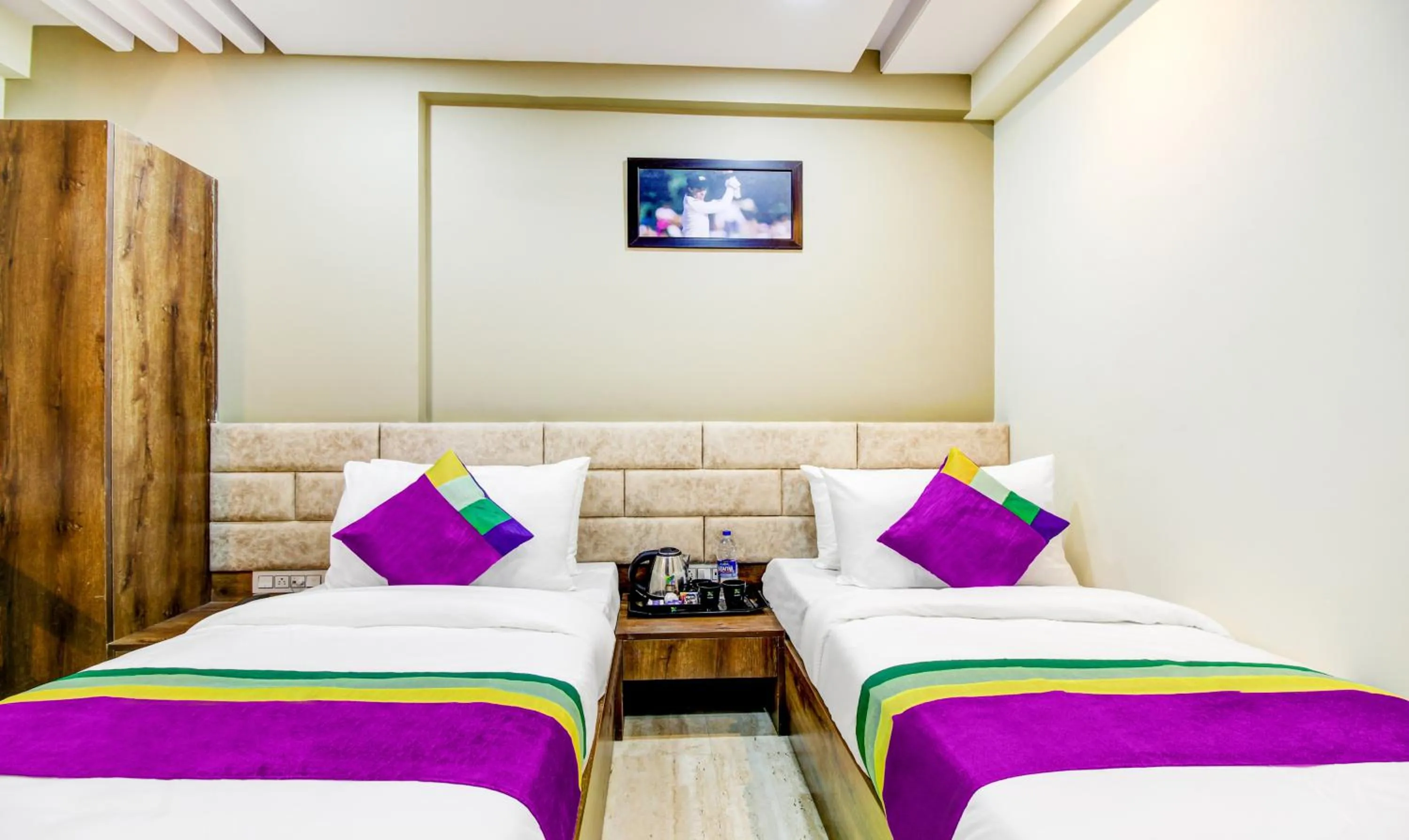 Bedroom, Bed in Treebo The Pavilion, Railway Station