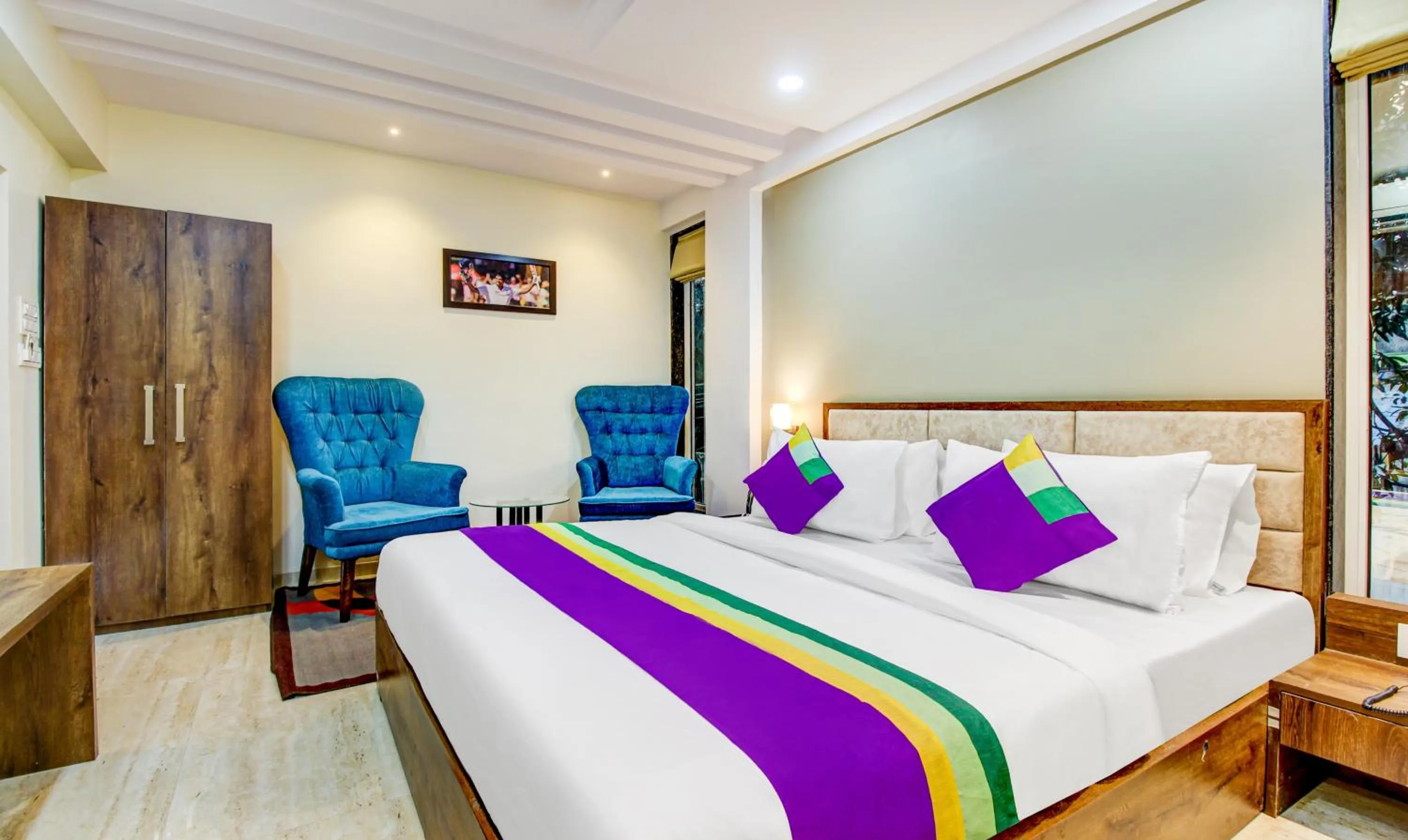 Bedroom, Bed in Treebo The Pavilion, Railway Station