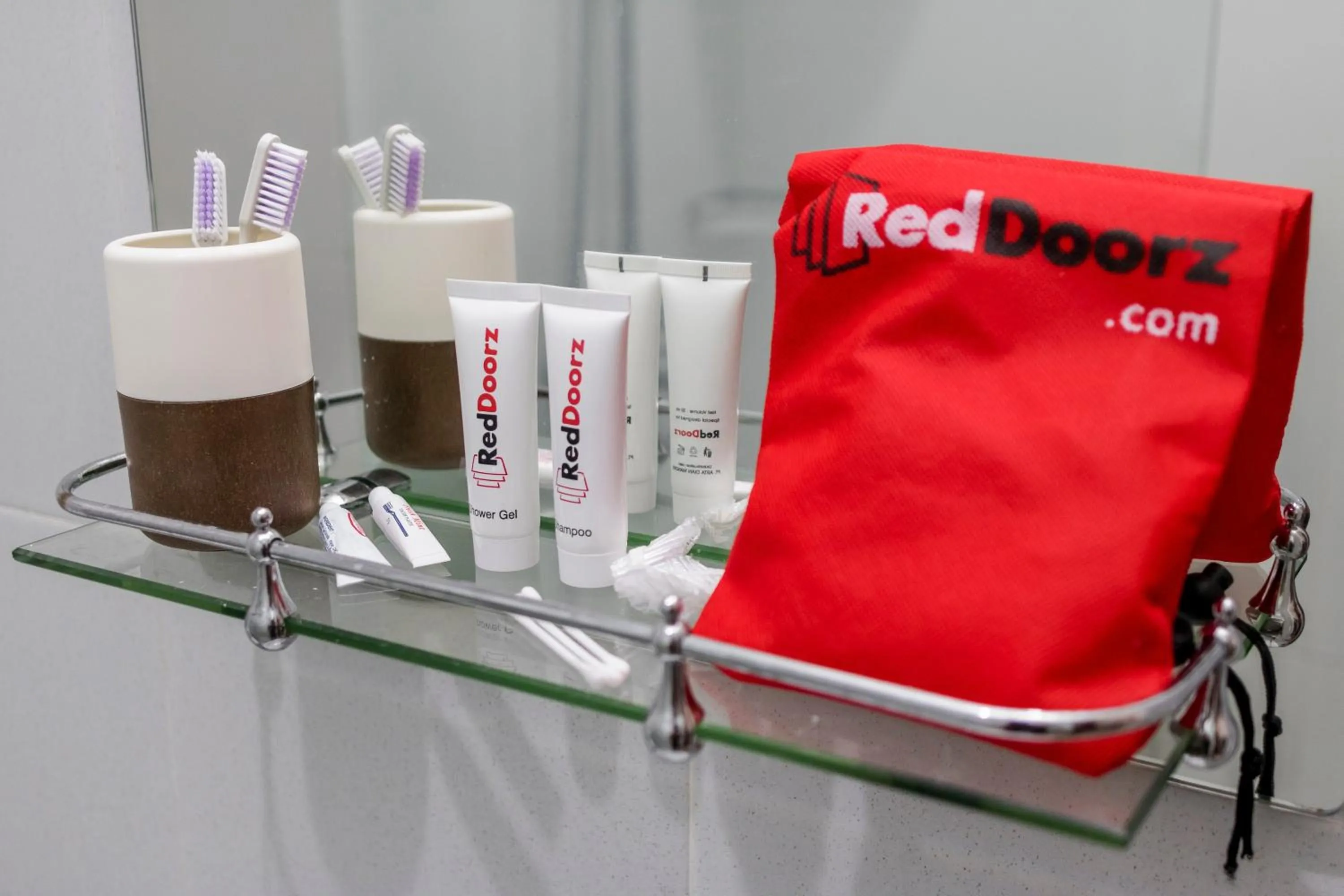 RedDoorz @ Helvetia Medan 2