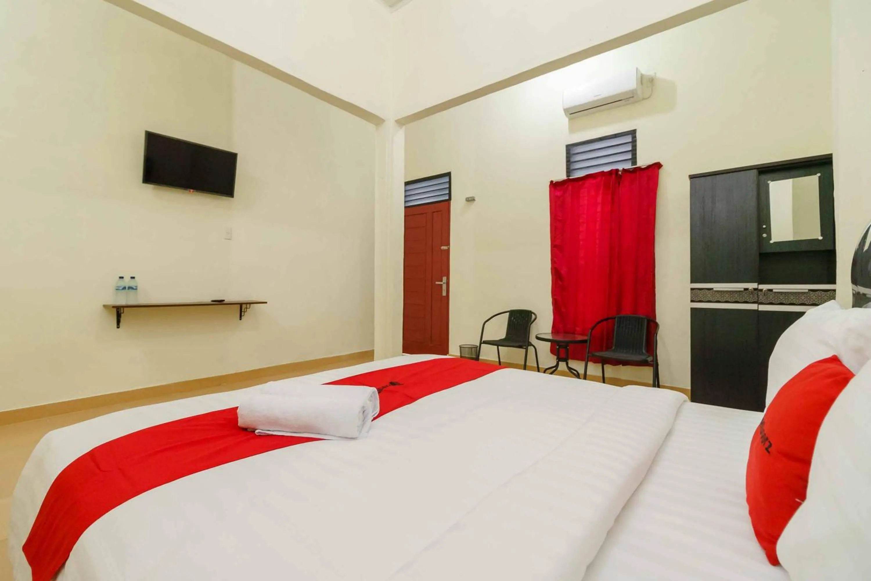 Bed in RedDoorz Plus @ Setiabudi Medan 4