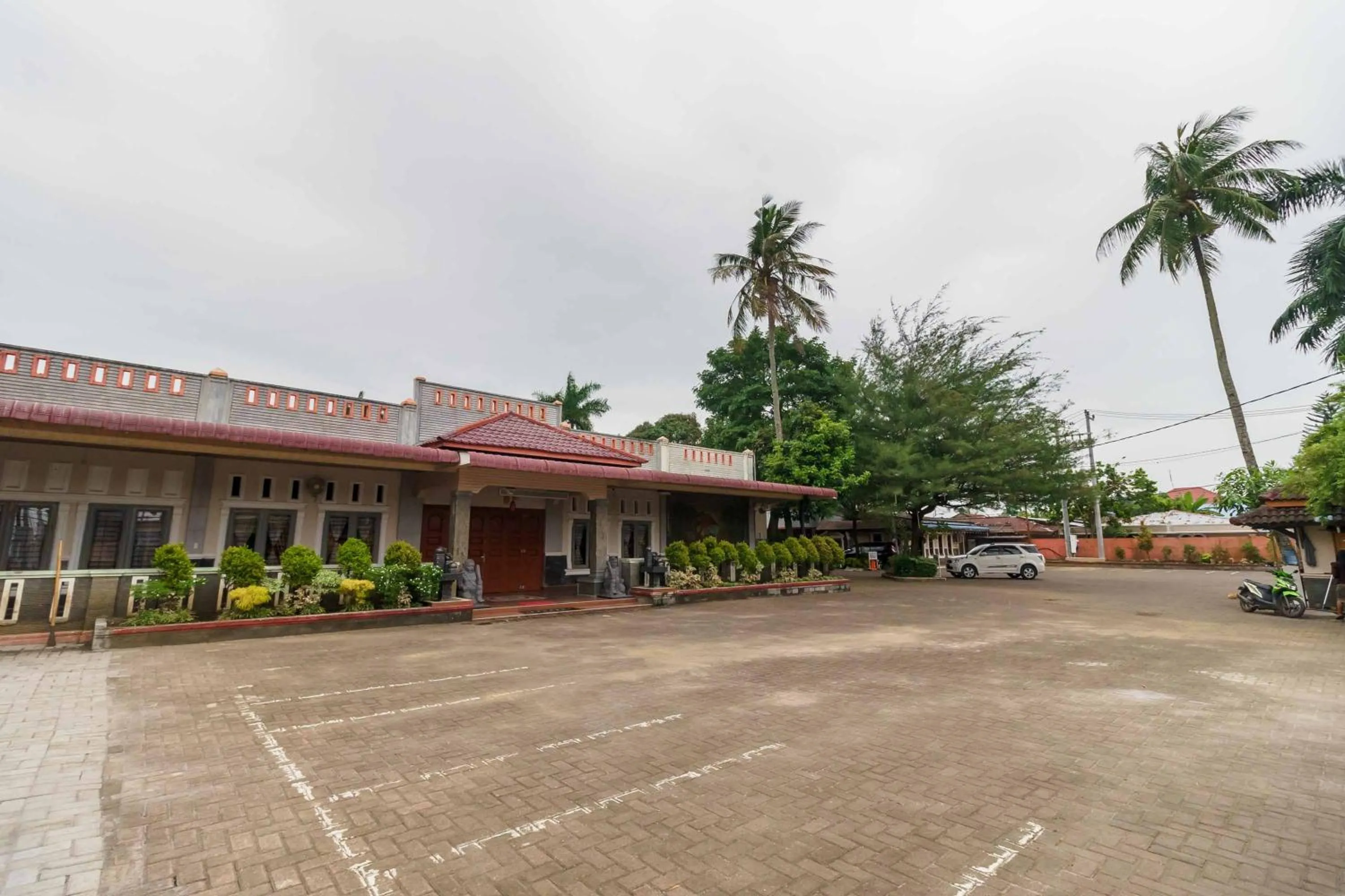 Facade/entrance in RedDoorz Plus @ Setiabudi Medan 4