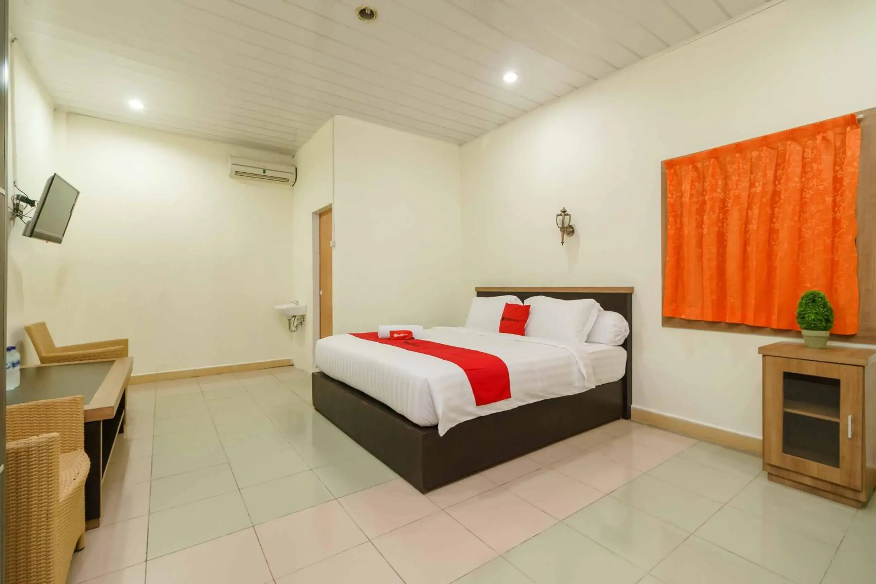 Double Room in RedDoorz Plus @ Setiabudi Medan 4 Double Room in RedDoorz Plus @ Setiabudi Medan 4