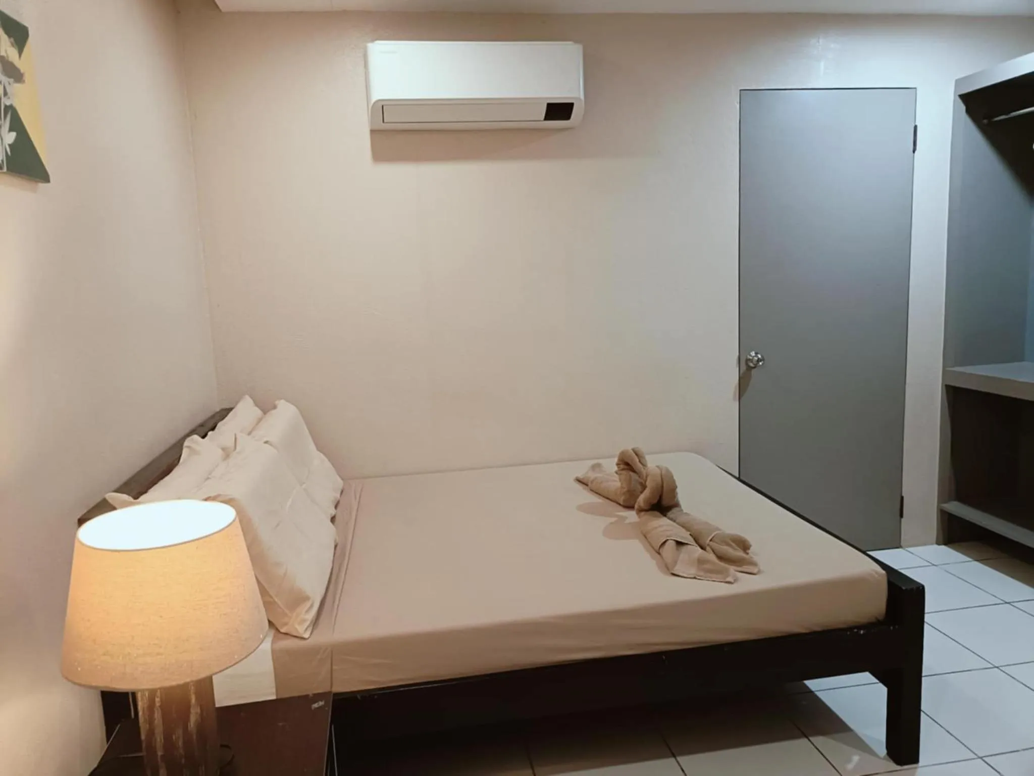 Bed in Claytown Pension House