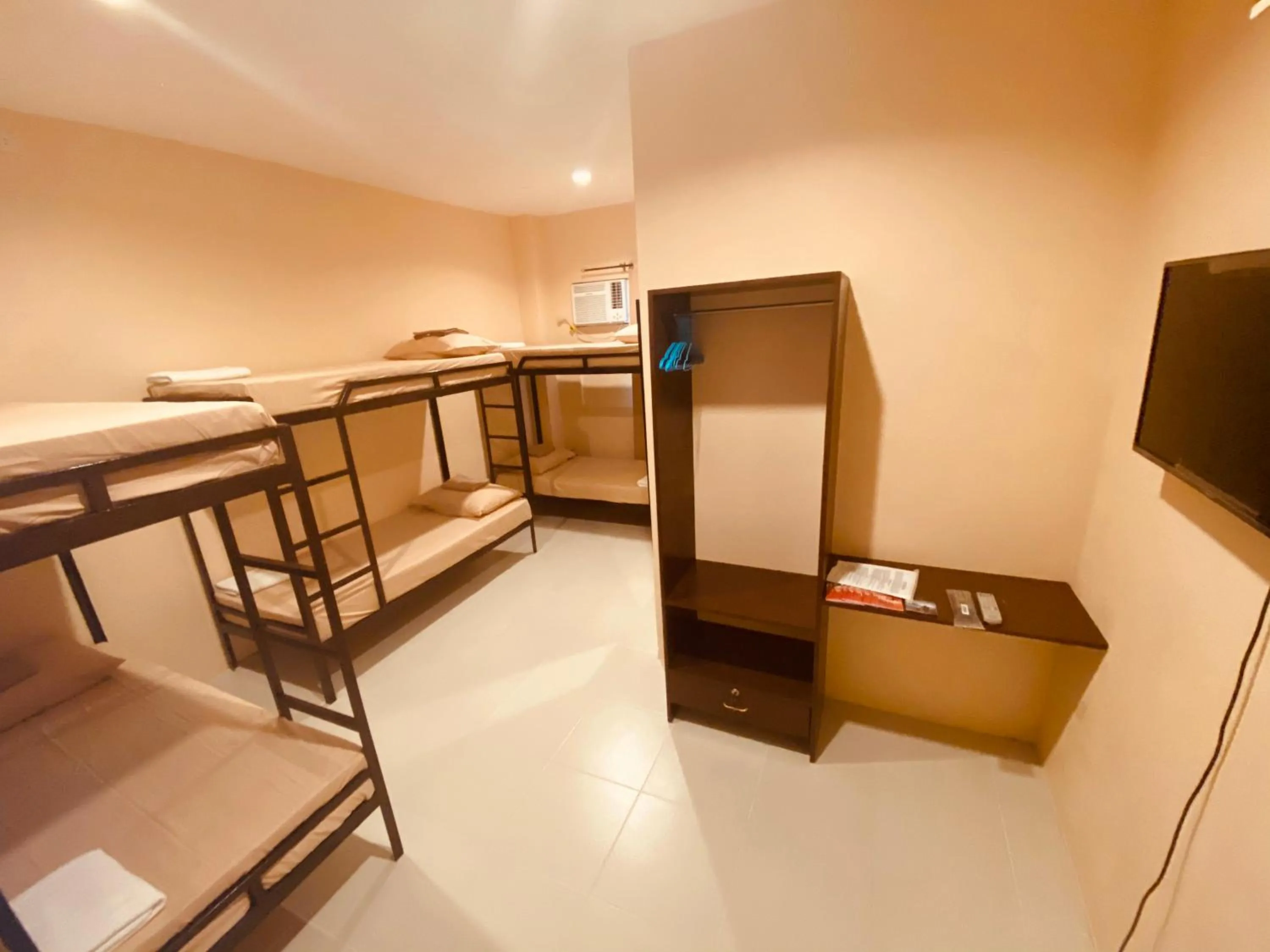 bunk bed, Bed in Claytown Pension House