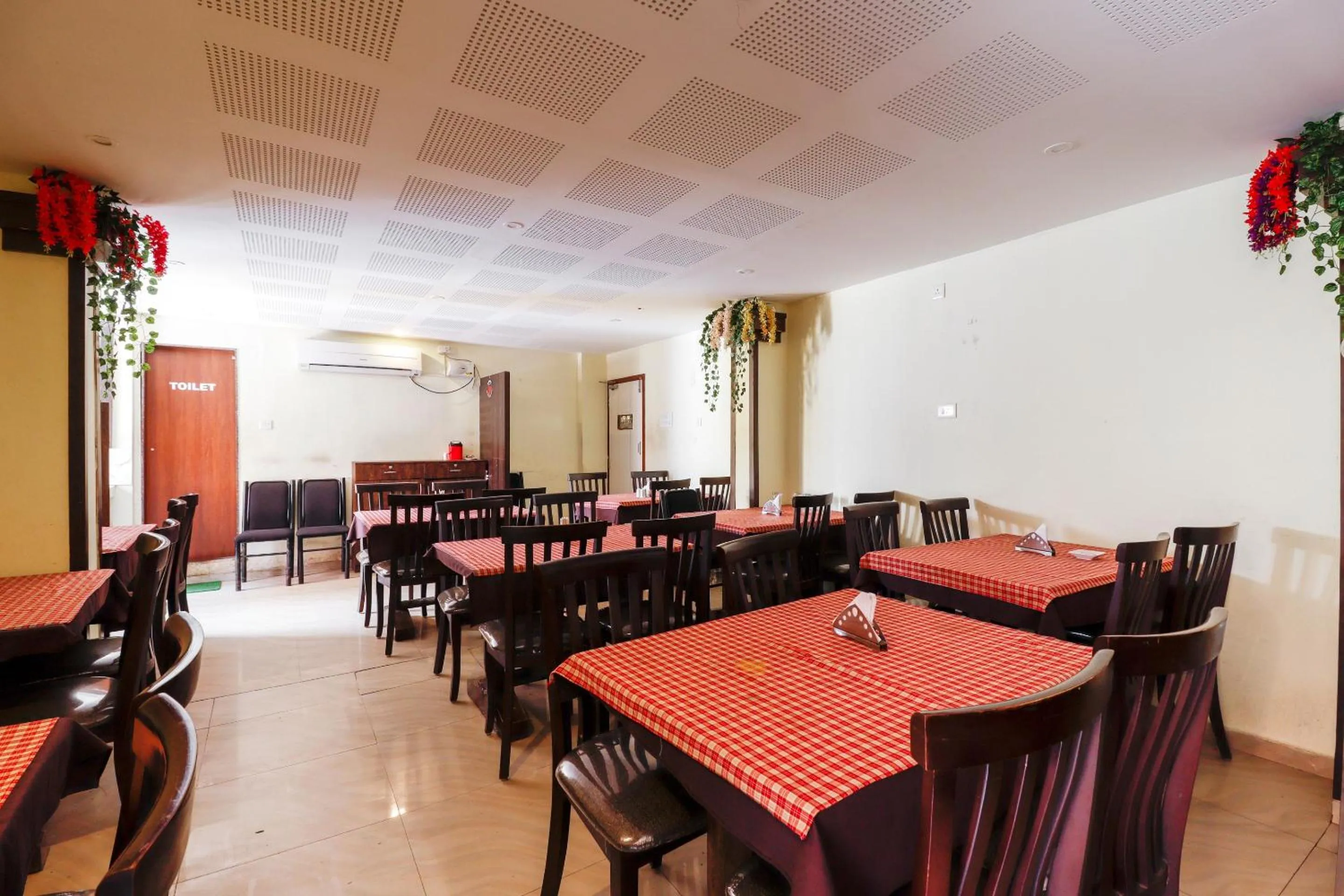 Restaurant/places to eat in Capital O Sai Arya Residency