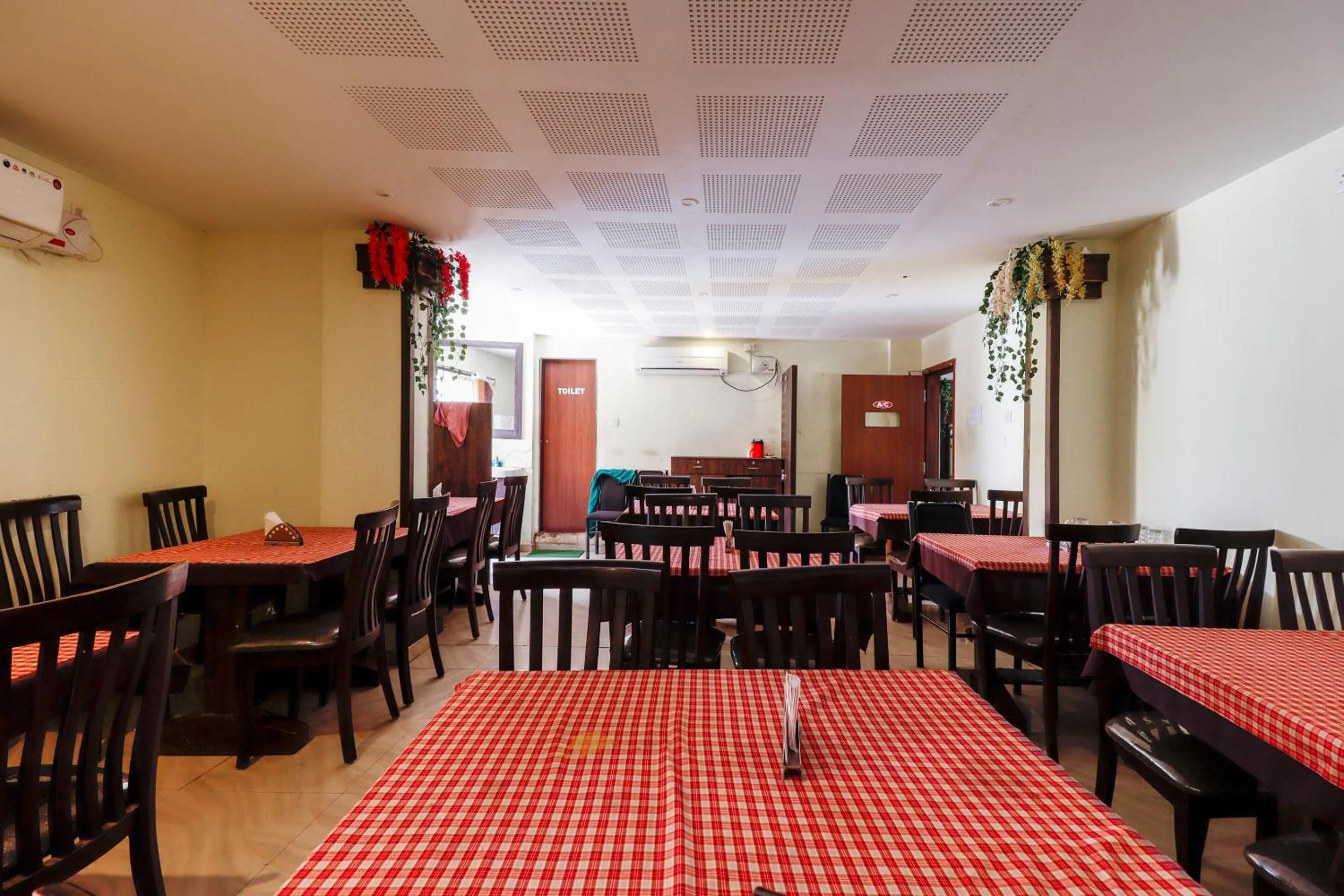 Restaurant/places to eat in Capital O Sai Arya Residency