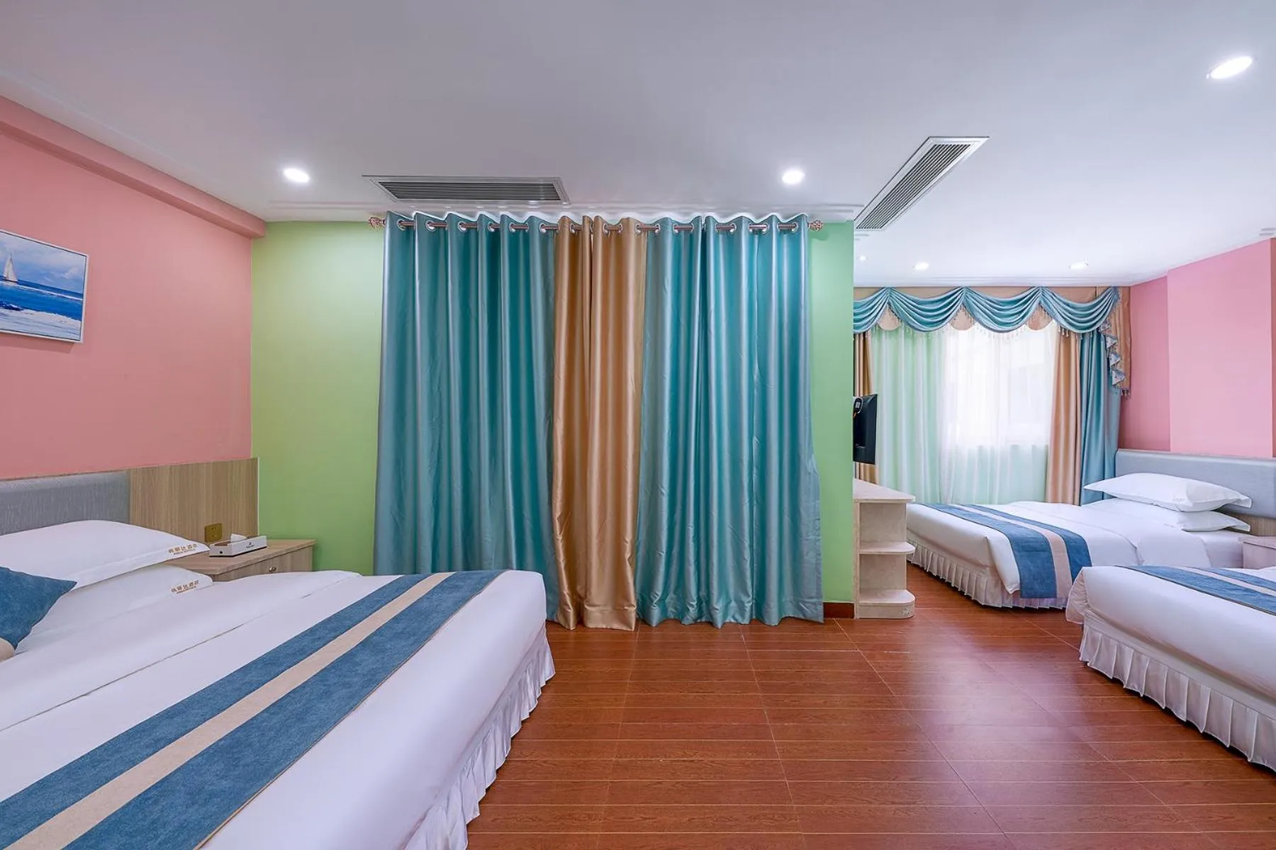 Bed in Frida Hotels Guangzhou Baiyun International airport