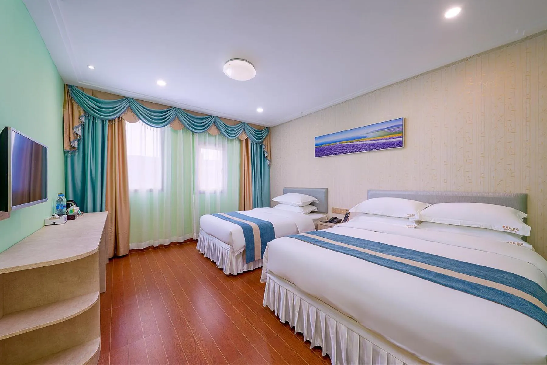 Bed in Frida Hotels Guangzhou Baiyun International airport