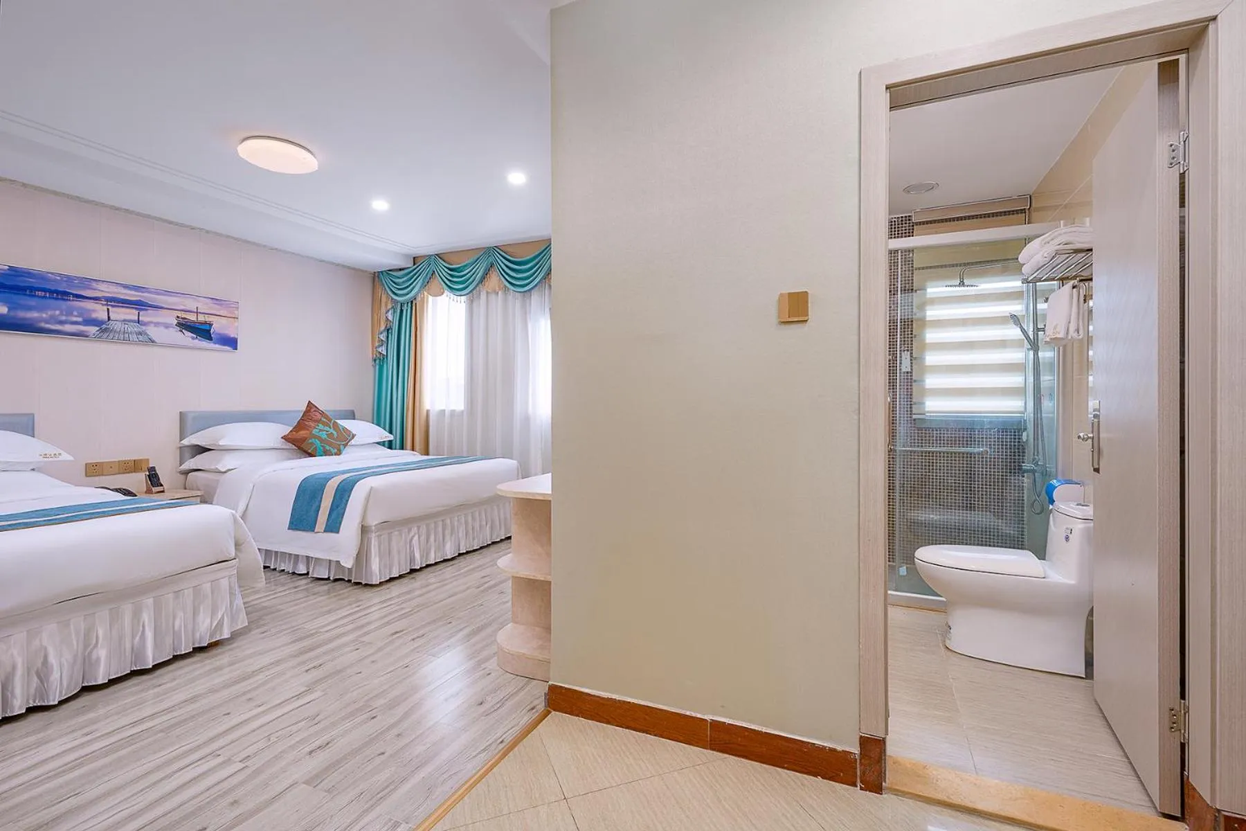 Toilet in Frida Hotels Guangzhou Baiyun International airport