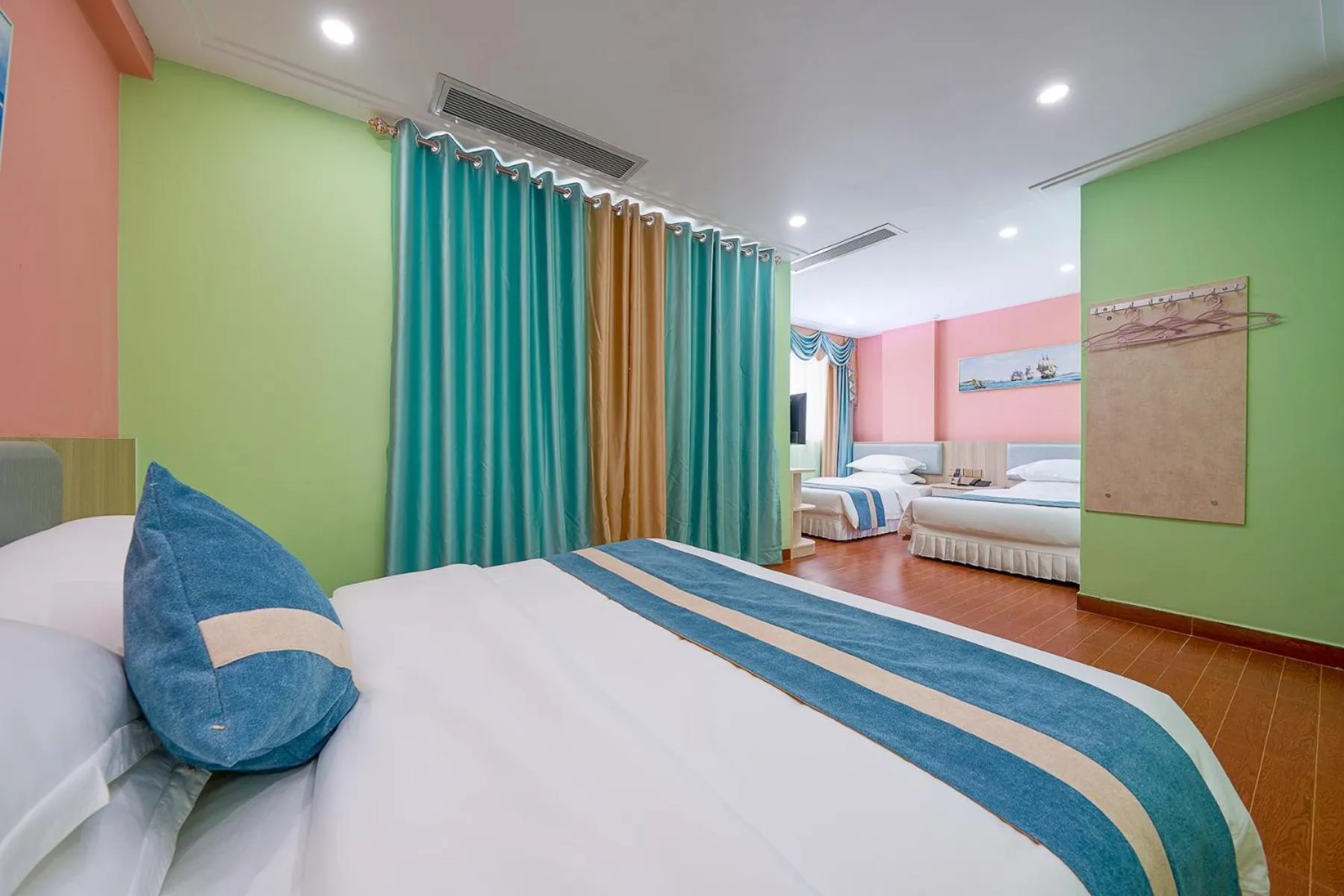 Bed in Frida Hotels Guangzhou Baiyun International airport