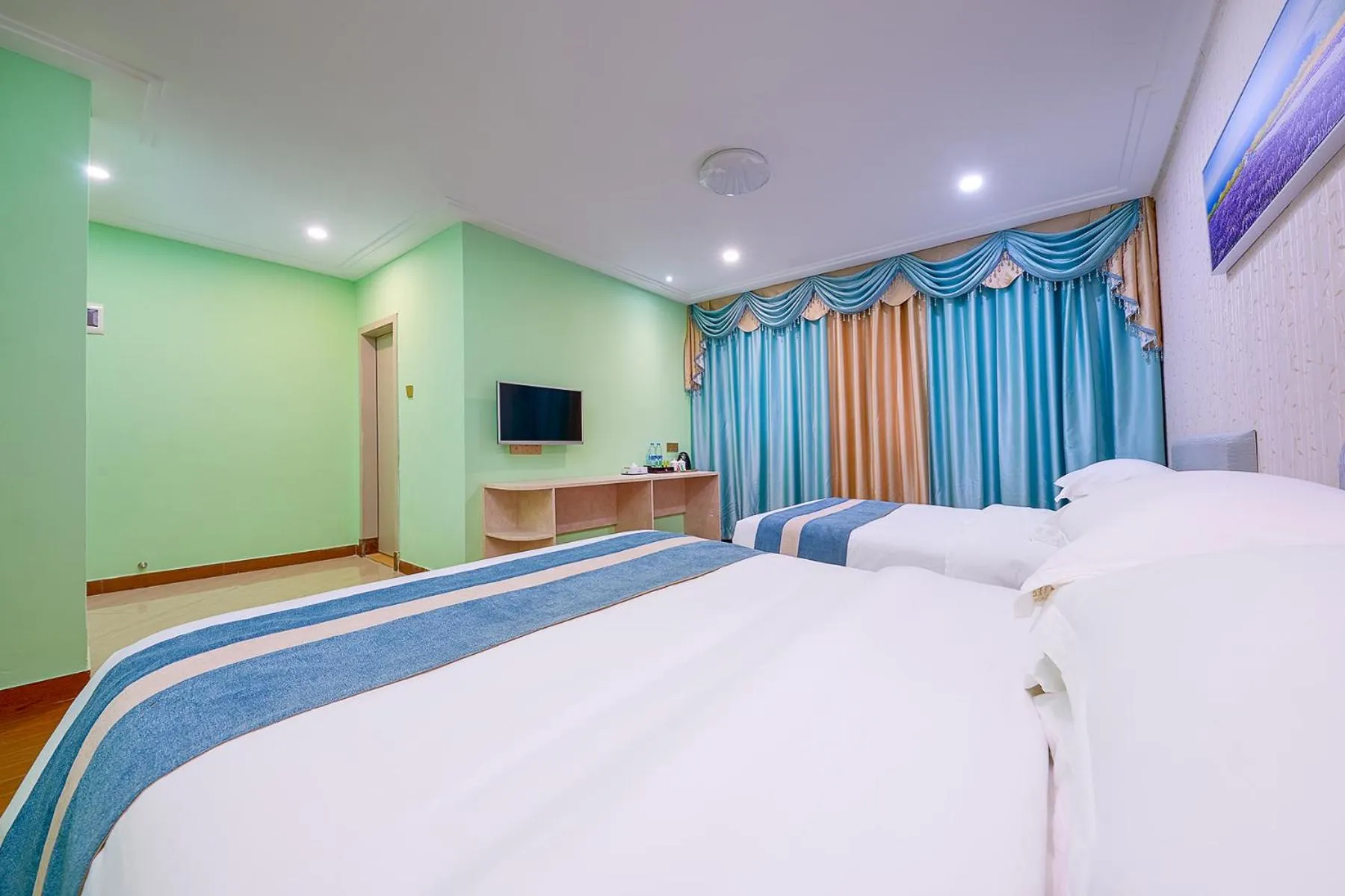 Bed in Frida Hotels Guangzhou Baiyun International airport