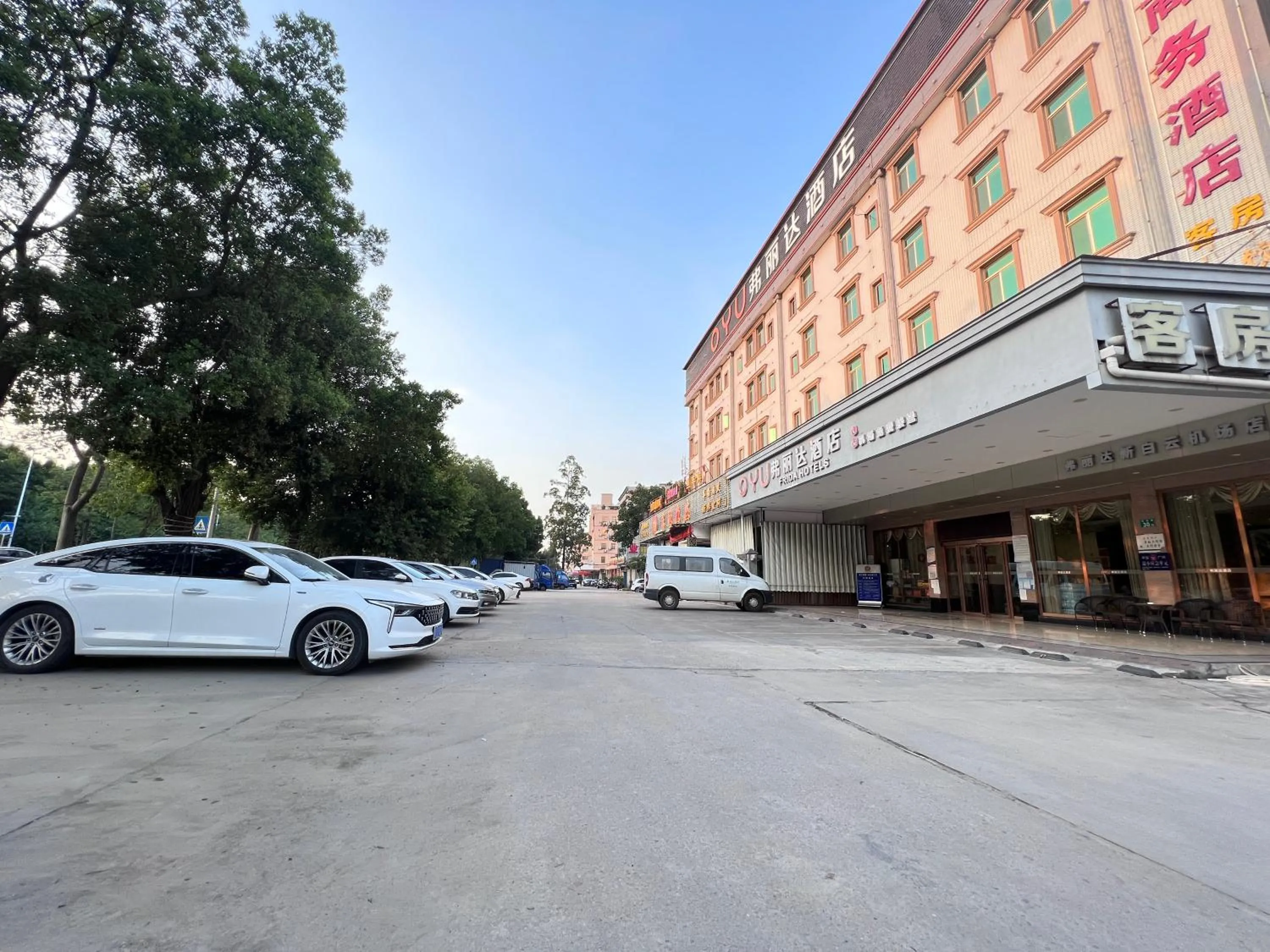 Parking in Frida Hotels Guangzhou Baiyun International airport
