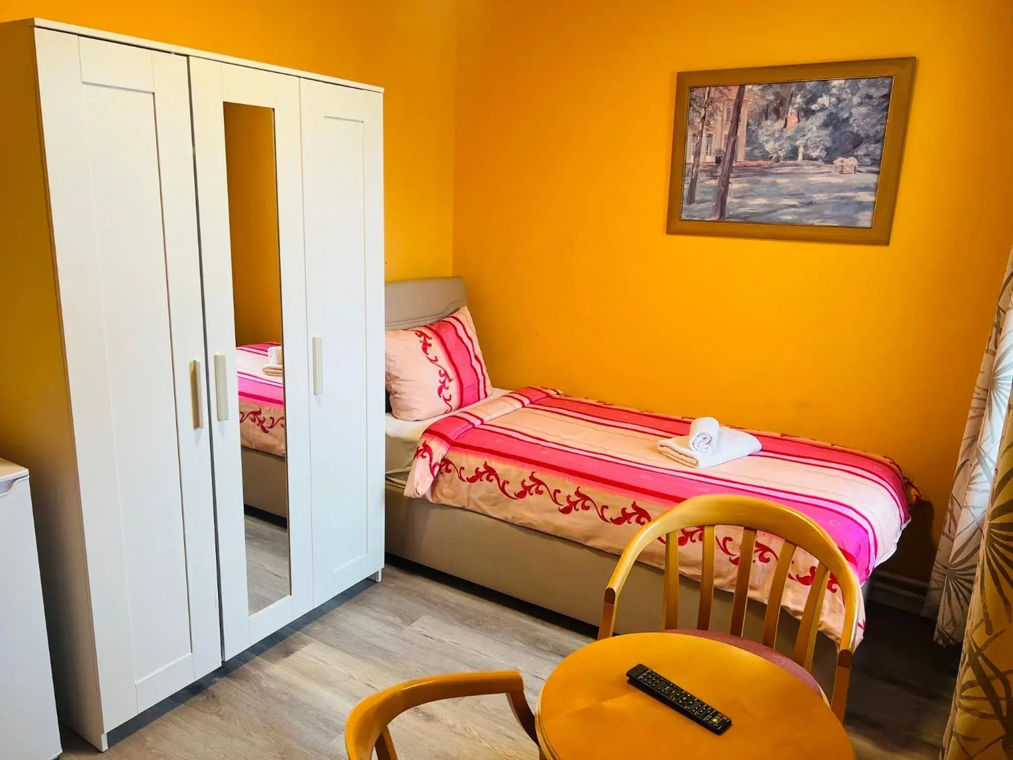 Single Room in M&M Hotel - Wilhelmsburg Single Room in M&M Hotel - Wilhelmsburg