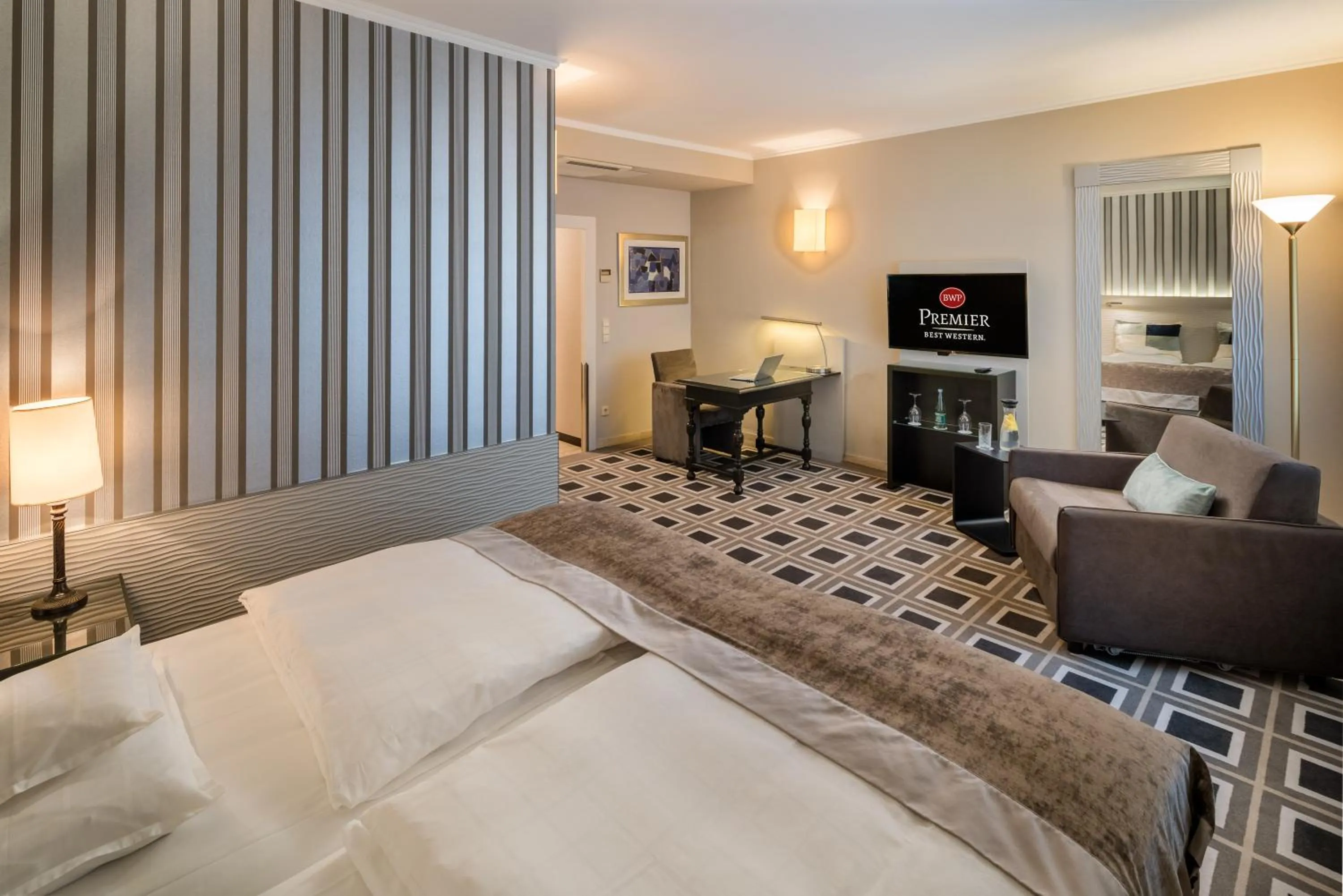 Bed in Best Western Premier Parkhotel Kronsberg