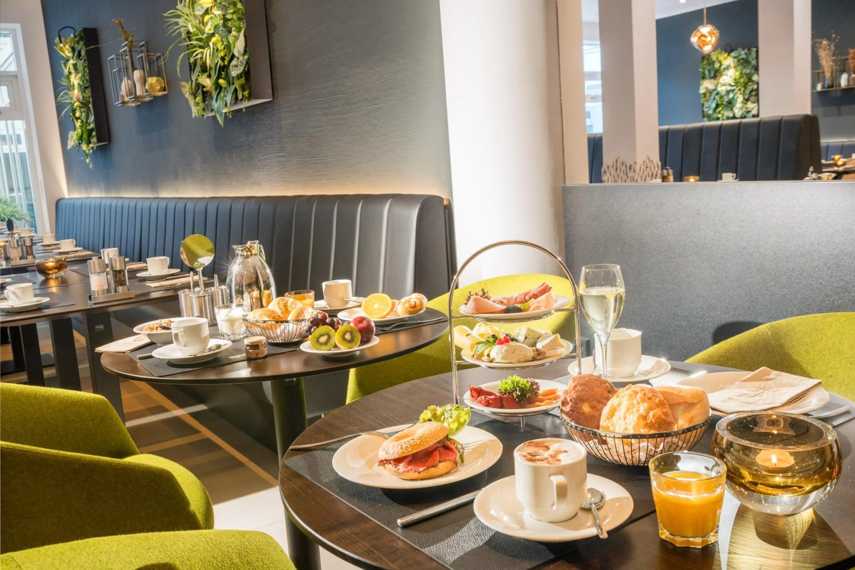 Restaurant/places to eat in Best Western Premier Parkhotel Kronsberg