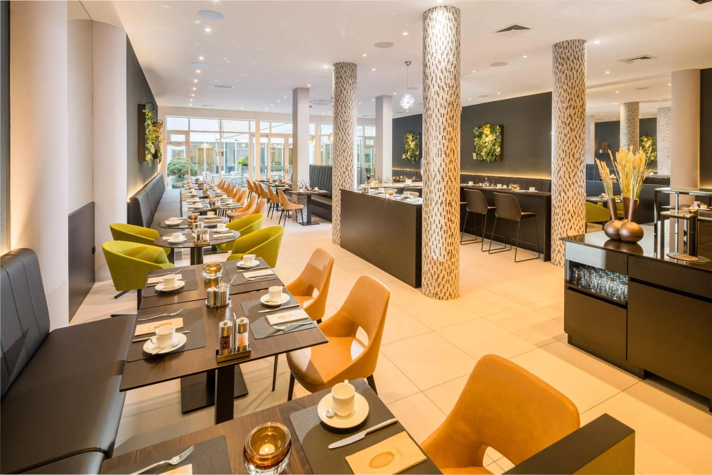 Restaurant/places to eat in Best Western Premier Parkhotel Kronsberg