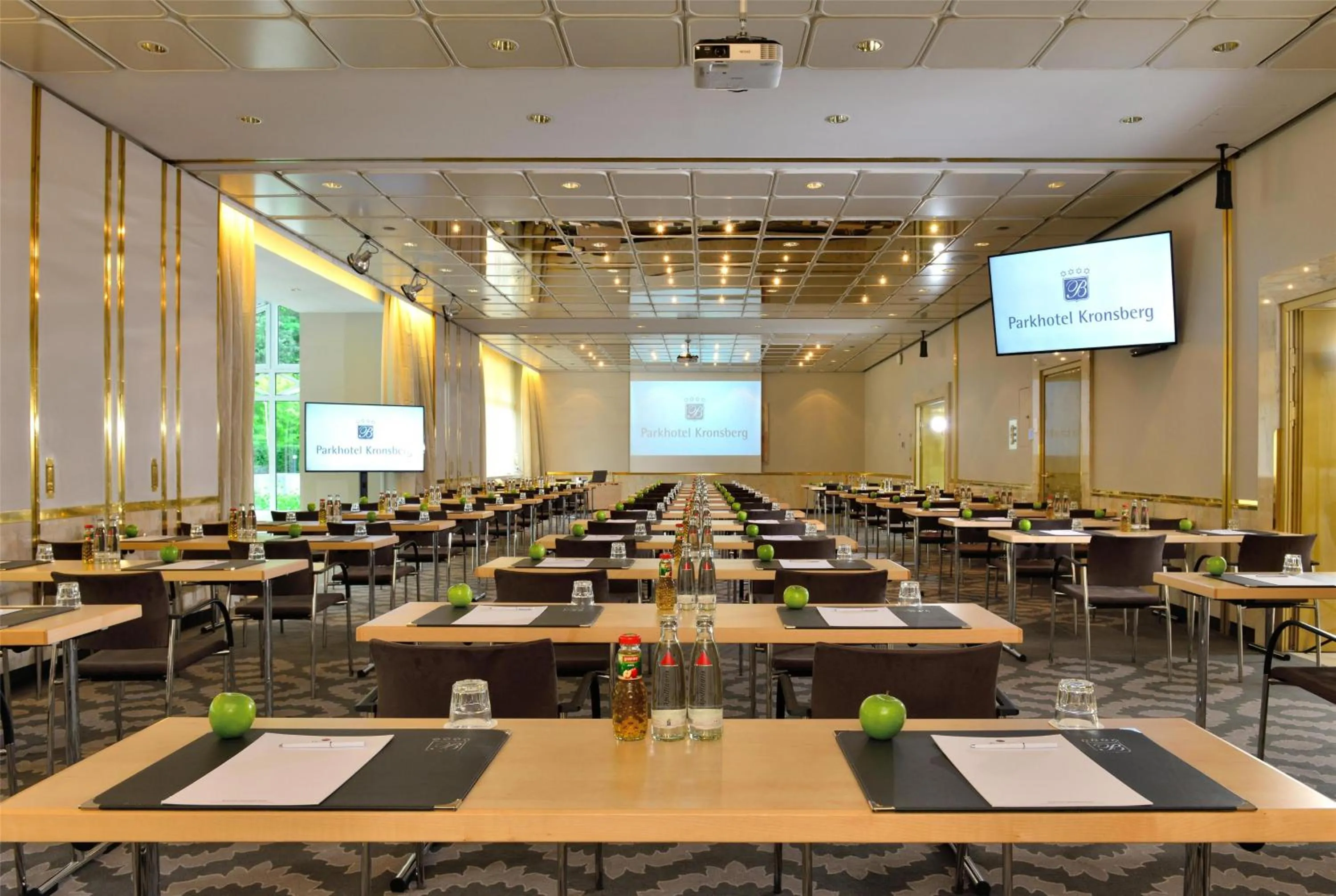 Meeting/conference room in Best Western Premier Parkhotel Kronsberg