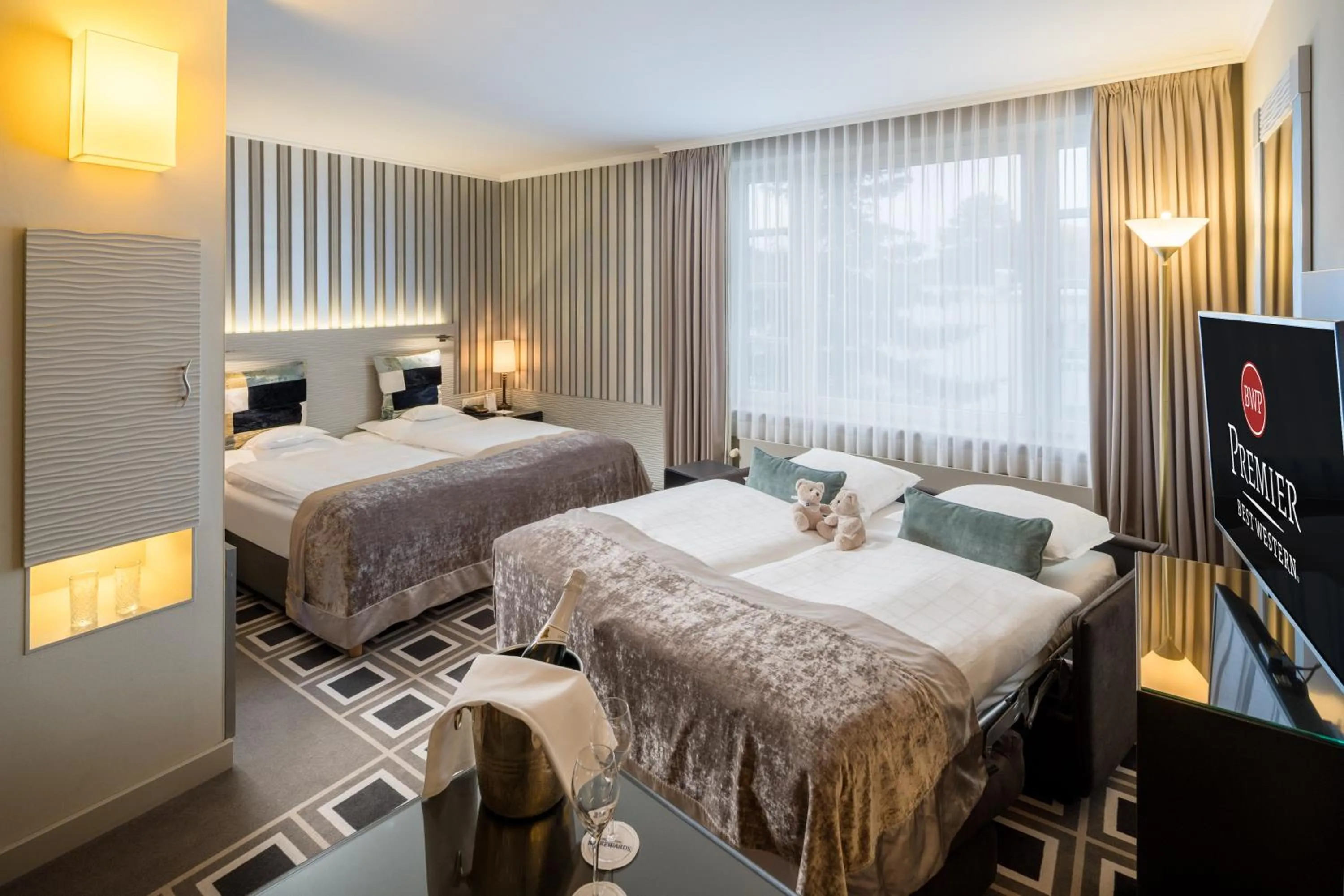 Bed in Best Western Premier Parkhotel Kronsberg