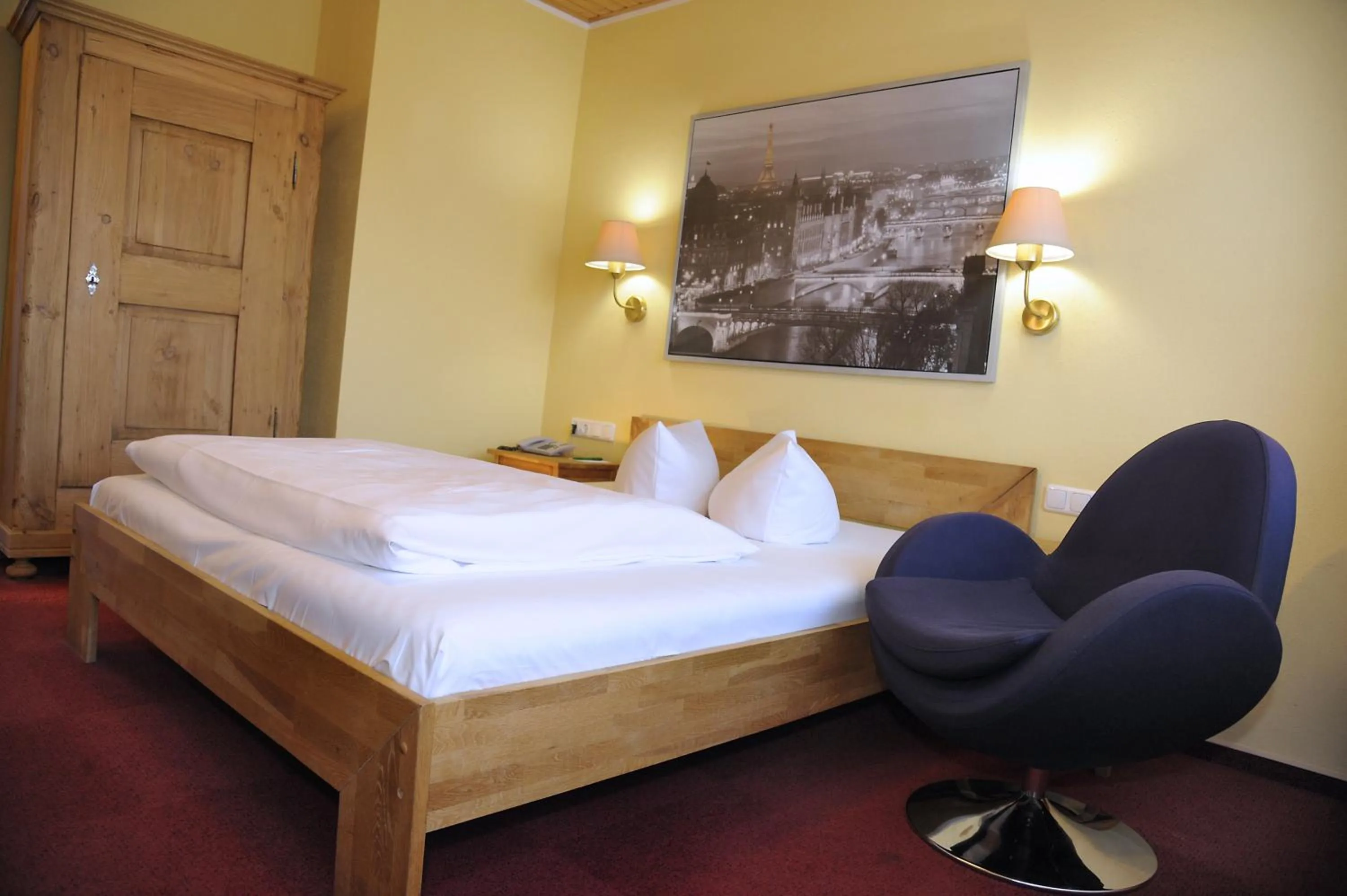 Photo of the whole room, Bed in Landhotel Klingerhof