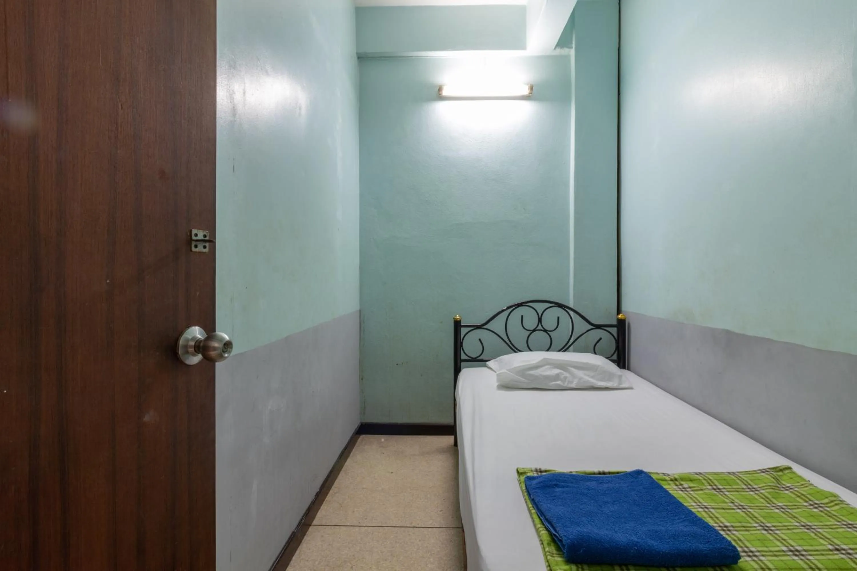 Bed in 7 Holder Guesthouse