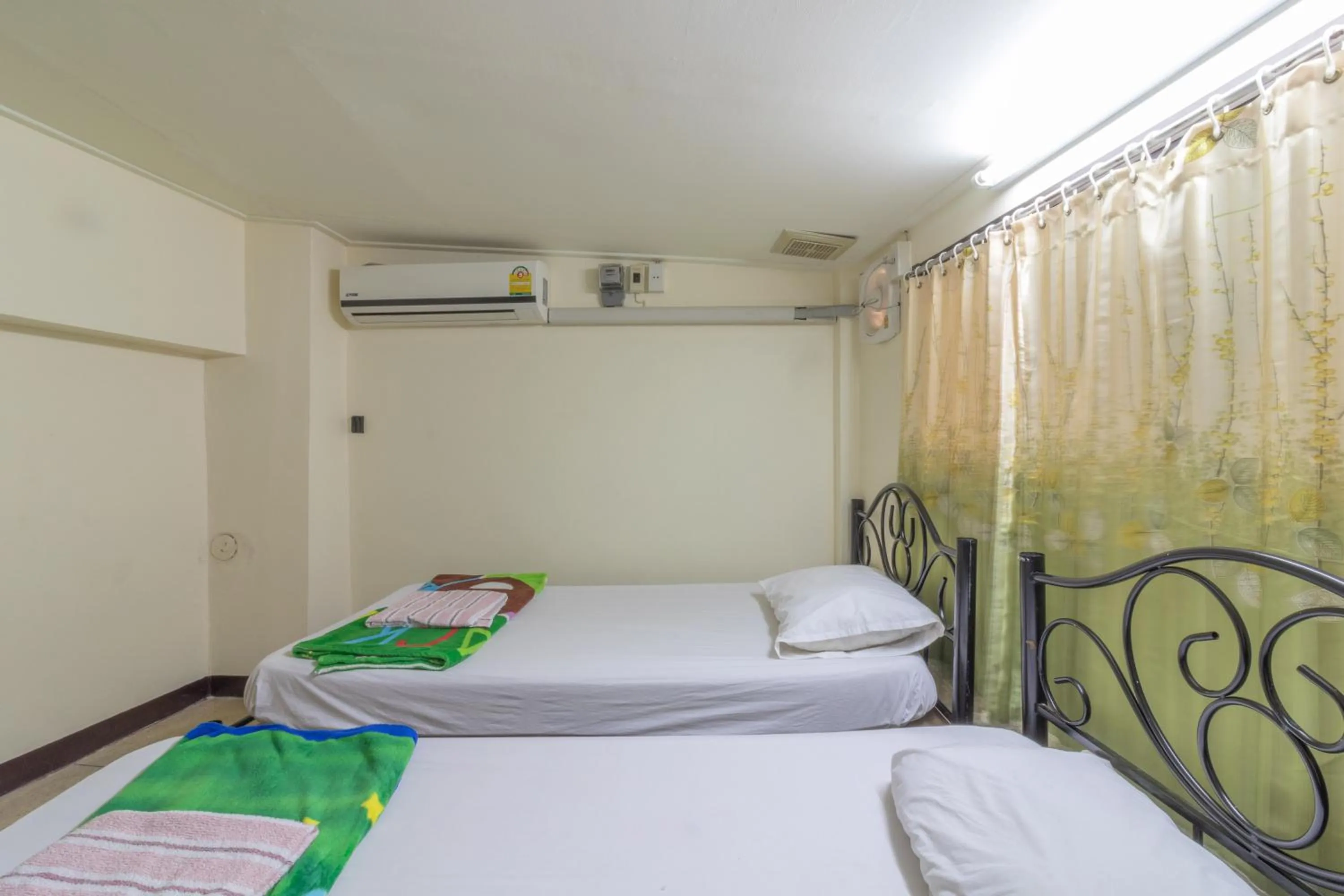 Bed in 7 Holder Guesthouse