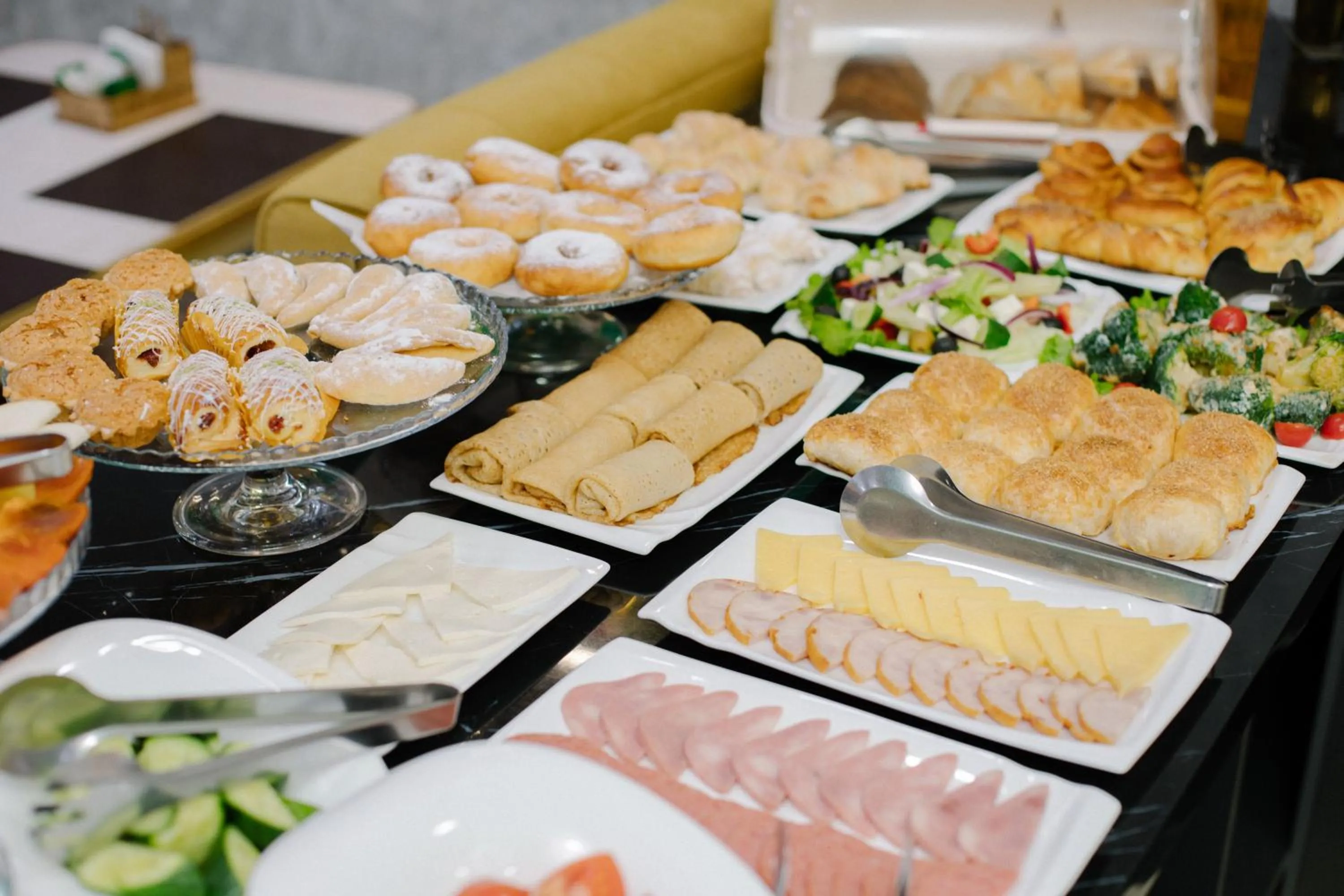 Food and drinks in Dendi Plaza Hotel