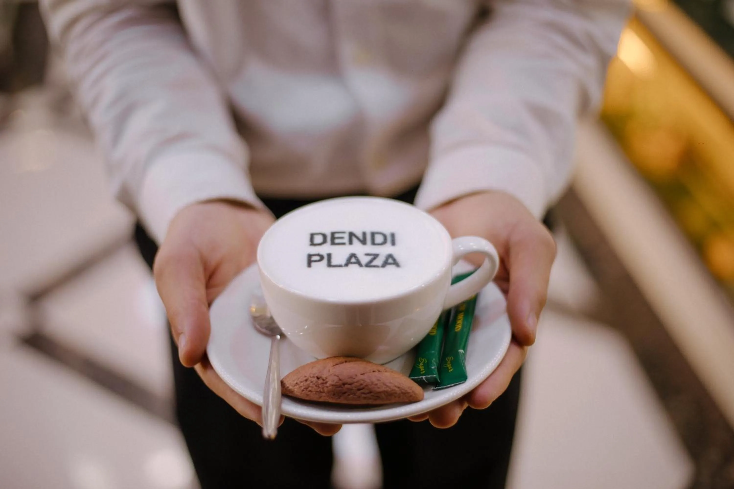 Coffee/tea facilities in Dendi Plaza Hotel