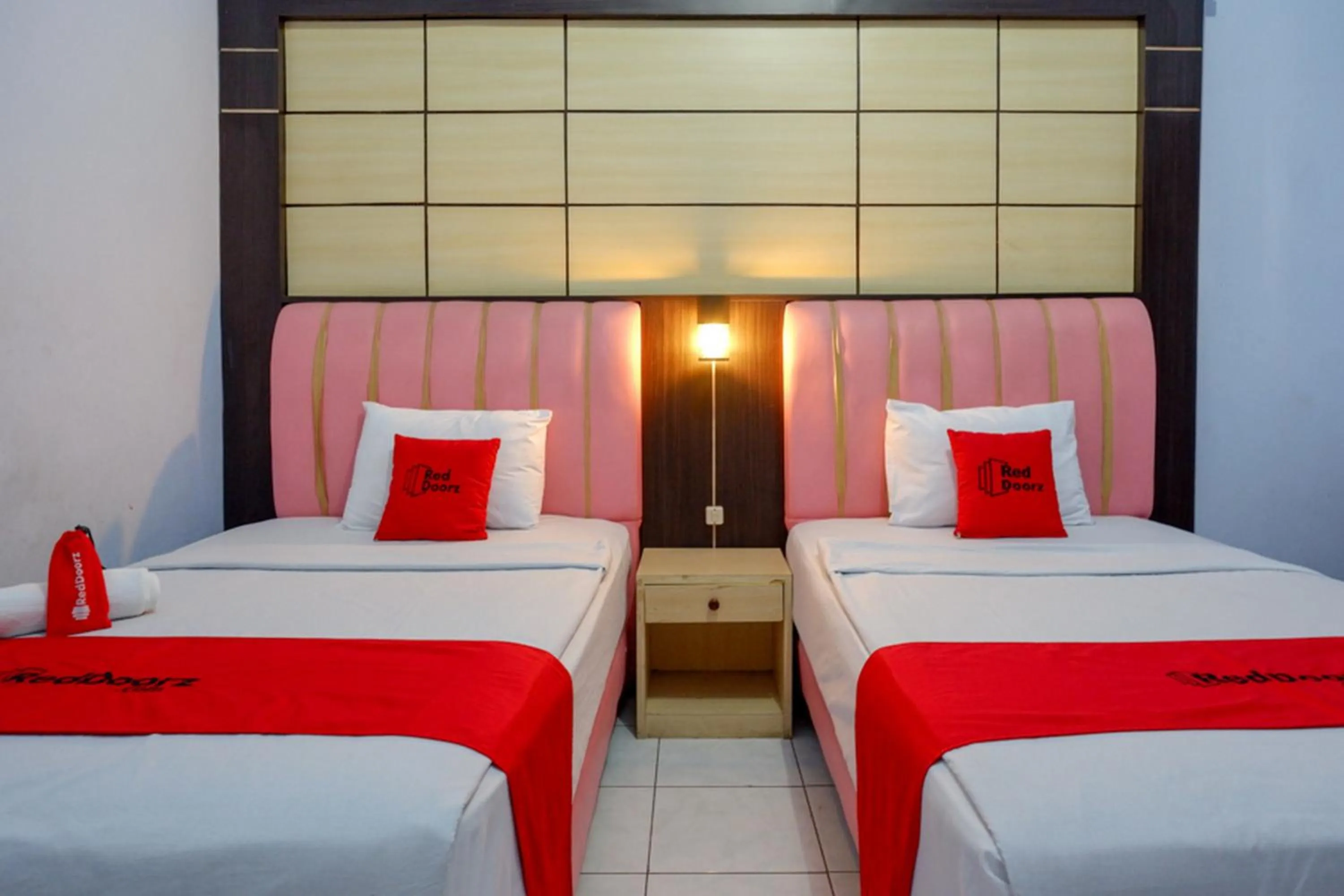 Bedroom, Bed in RedDoorz Plus Syariah near Stasiun Pekalongan 2