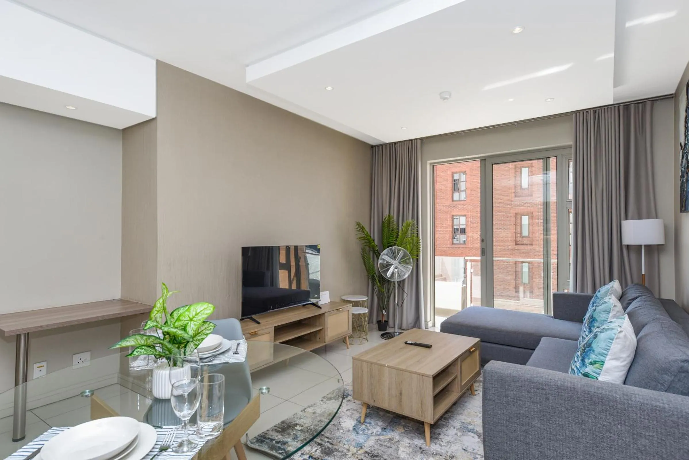 Communal lounge/ TV room in Easy Stay - The Tyrwhitt Rosebank